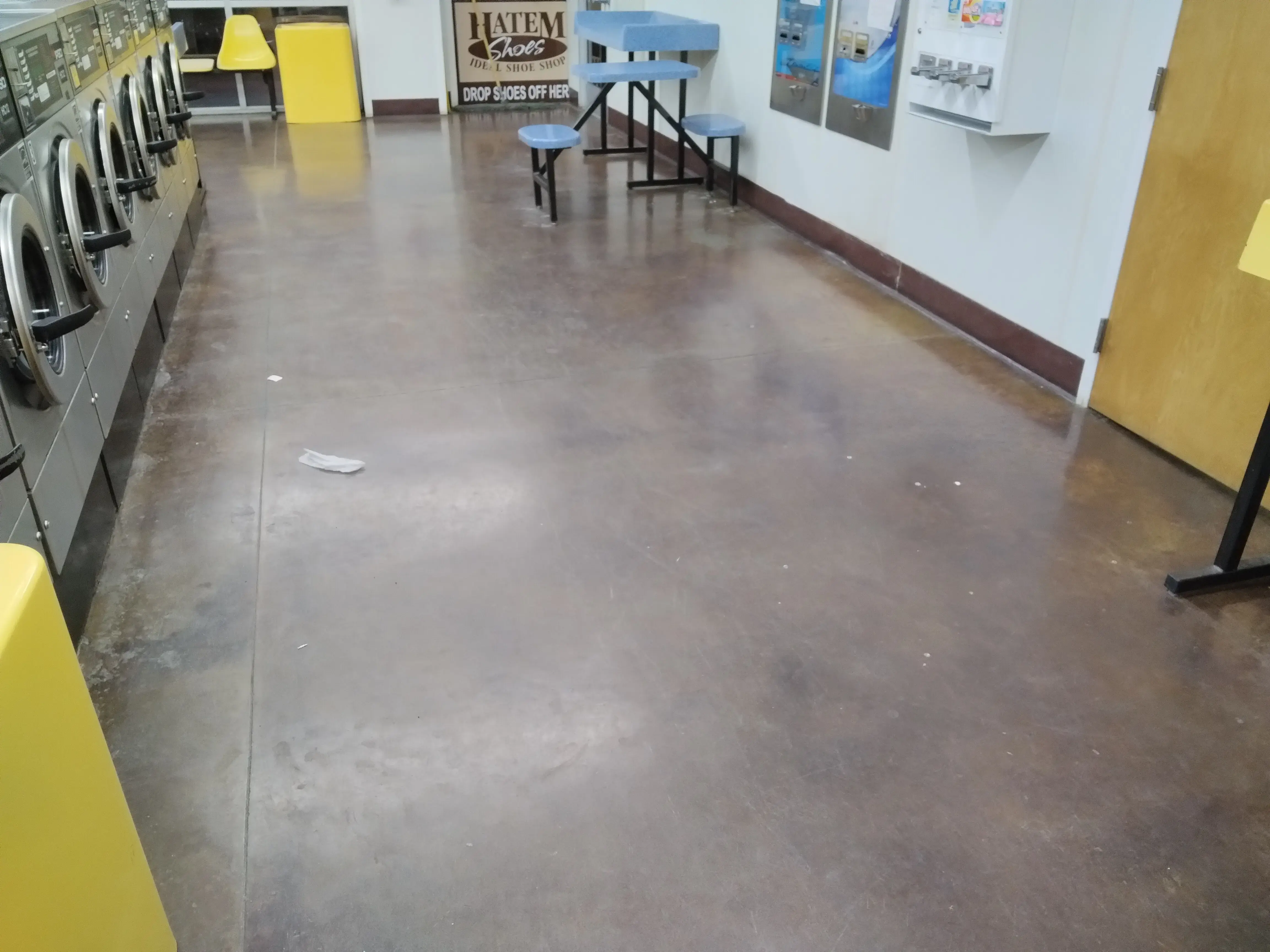 Cowell's Cleaners &Laundromat & Car Wash - Image 4