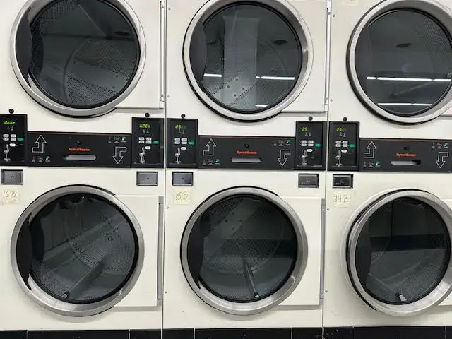 Cranberry Laundry - Image 17