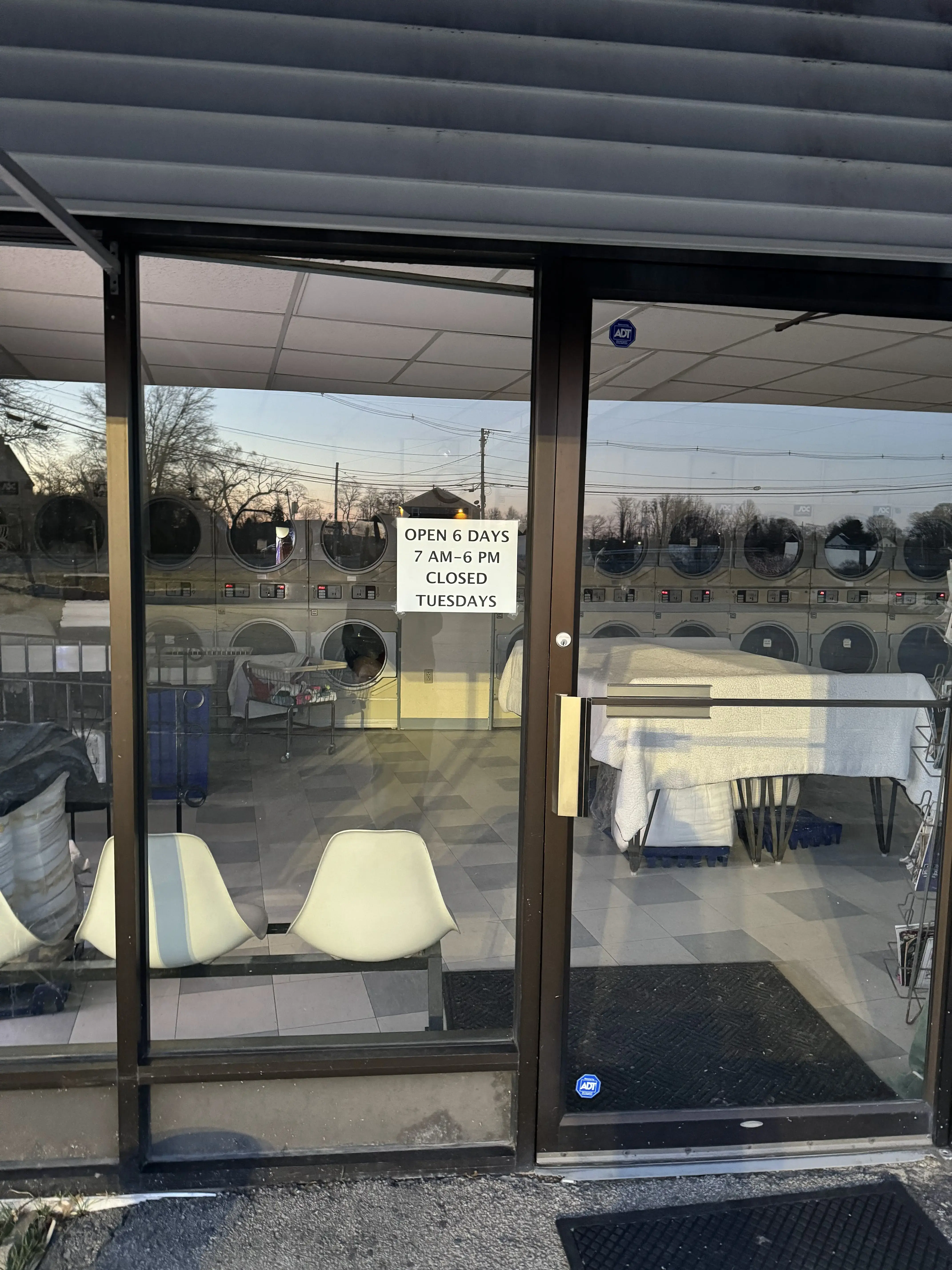 Crane River Laundromat - Image 4