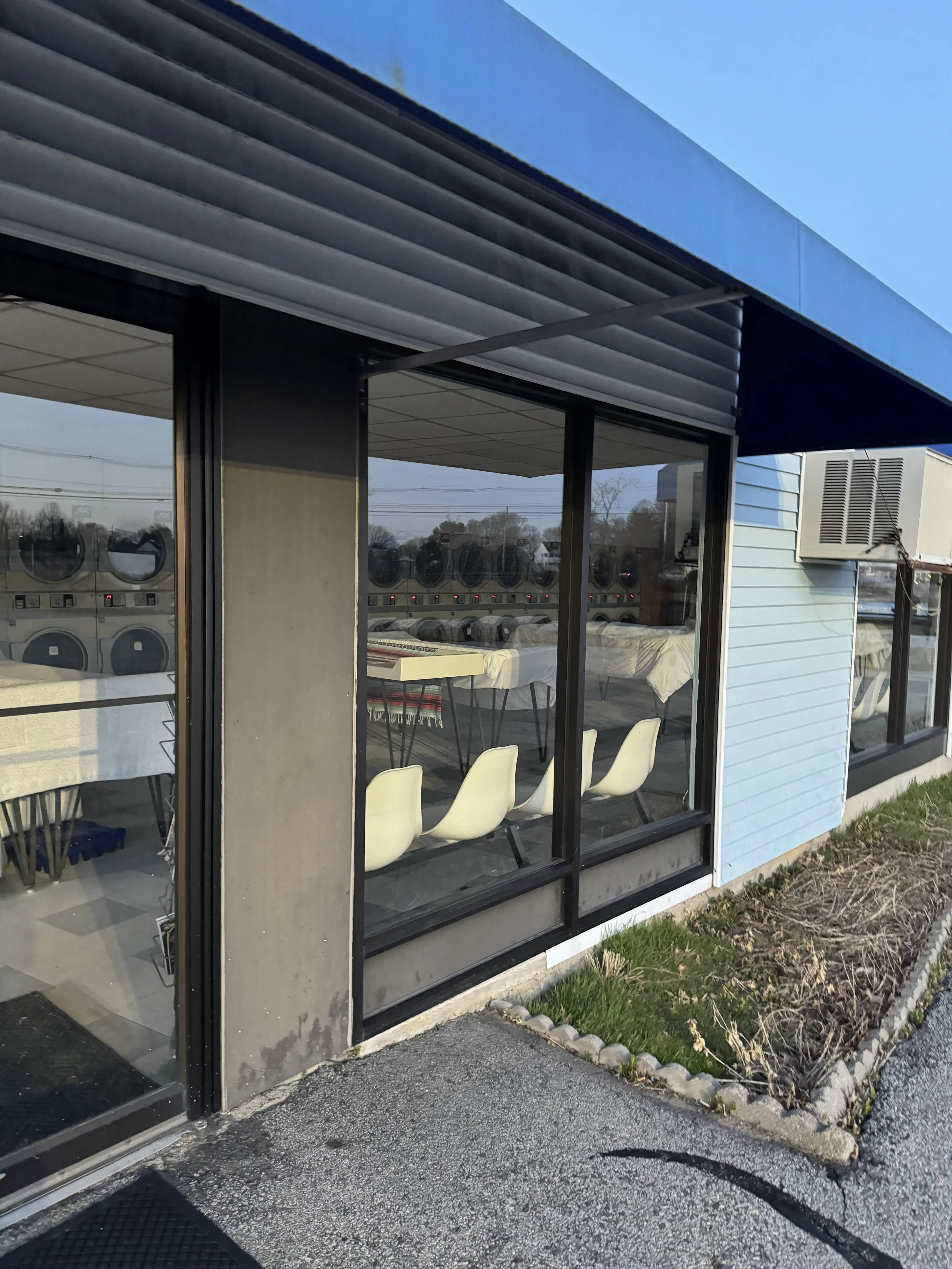 Crane River Laundromat - Image 7