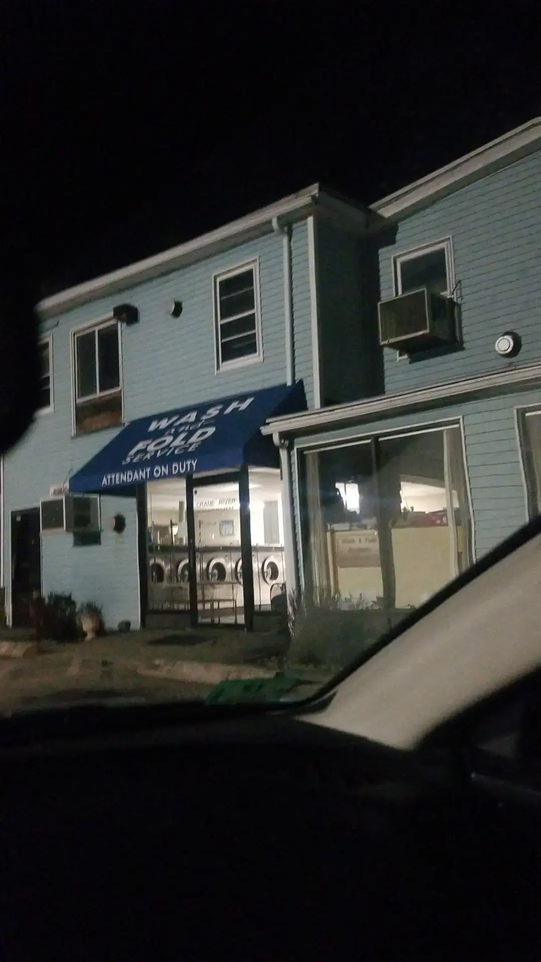 Crane River Laundromat - Image 9