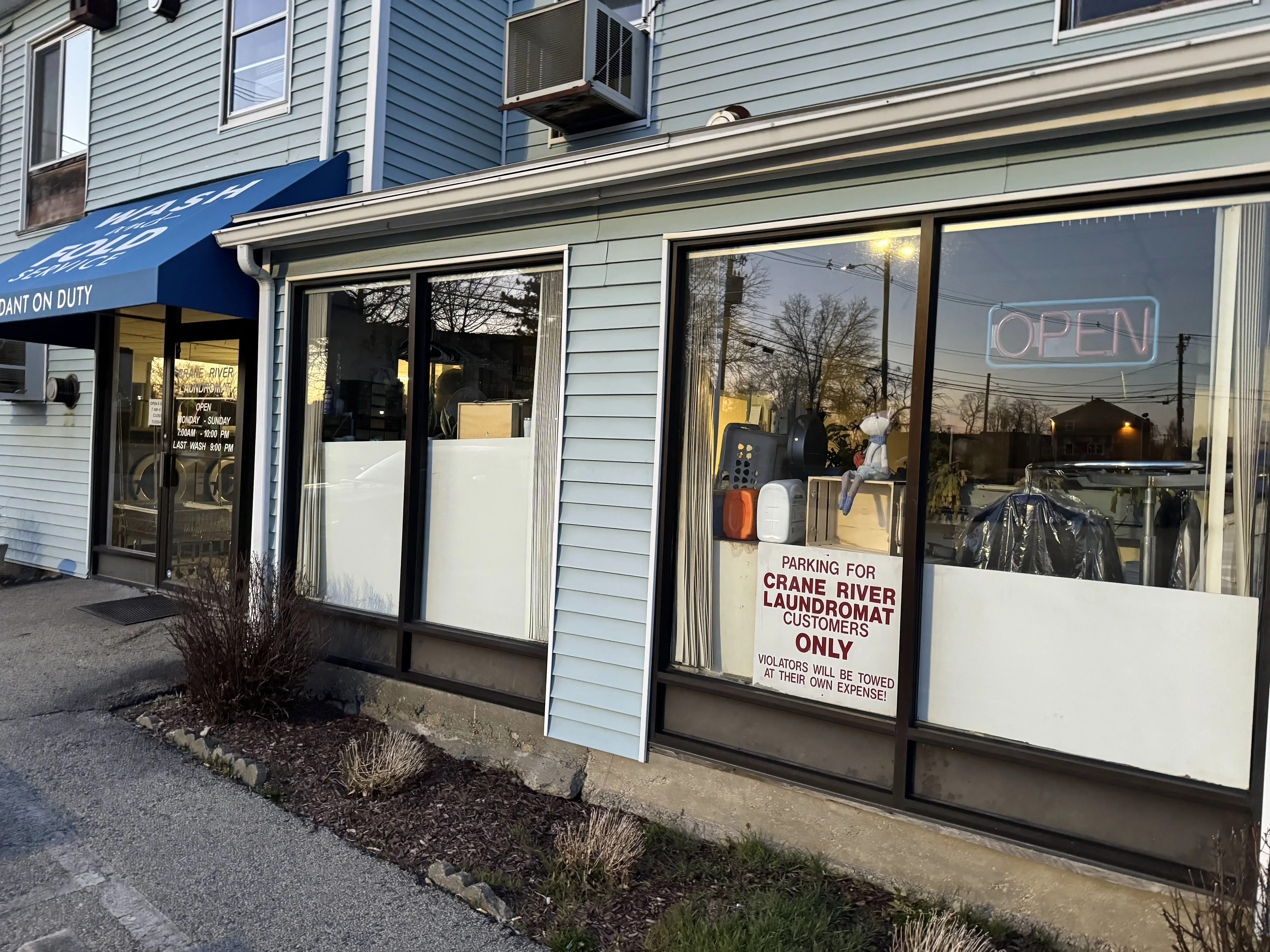 Crane River Laundromat thumbnail 11