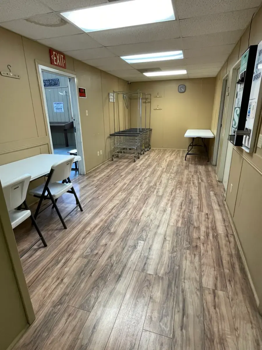 Crane Westside Laundromat thumbnail 3