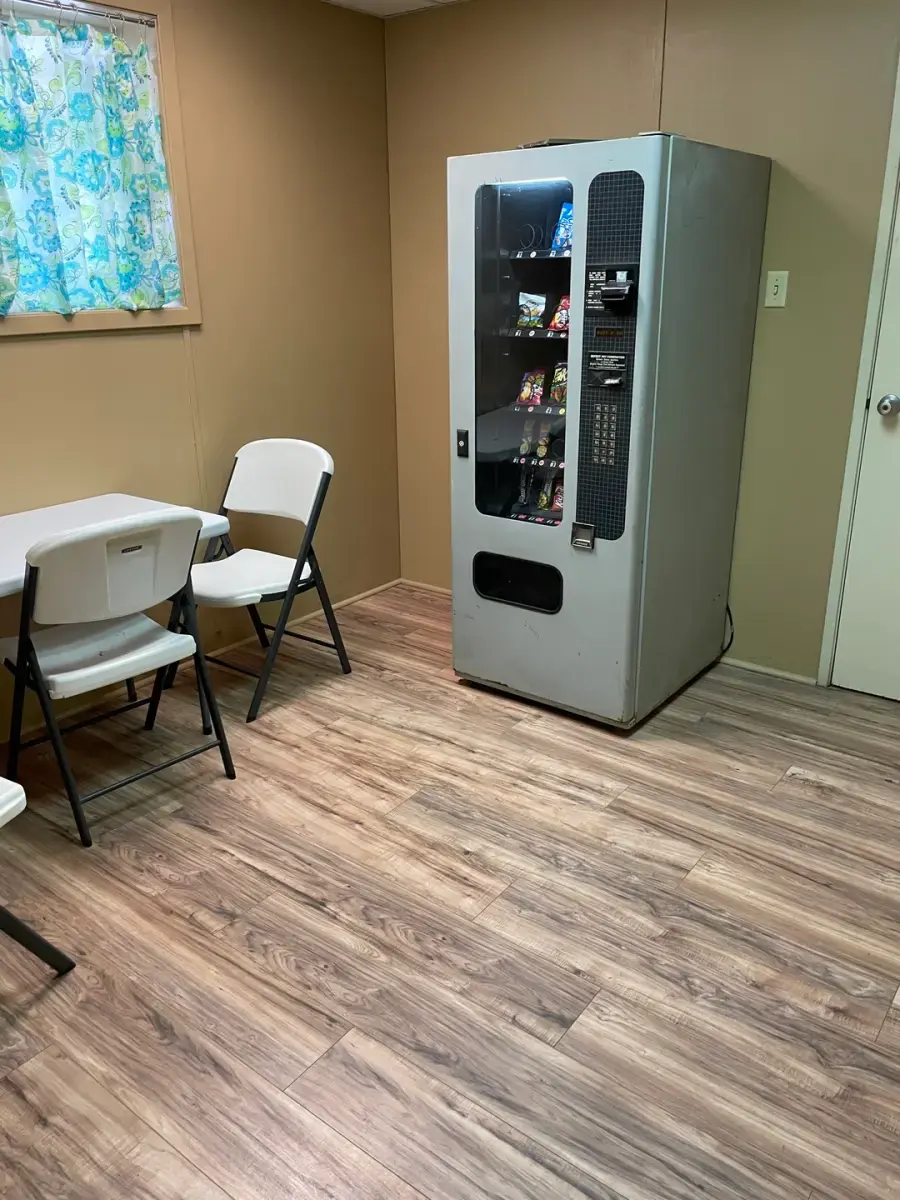 Crane Westside Laundromat thumbnail 2