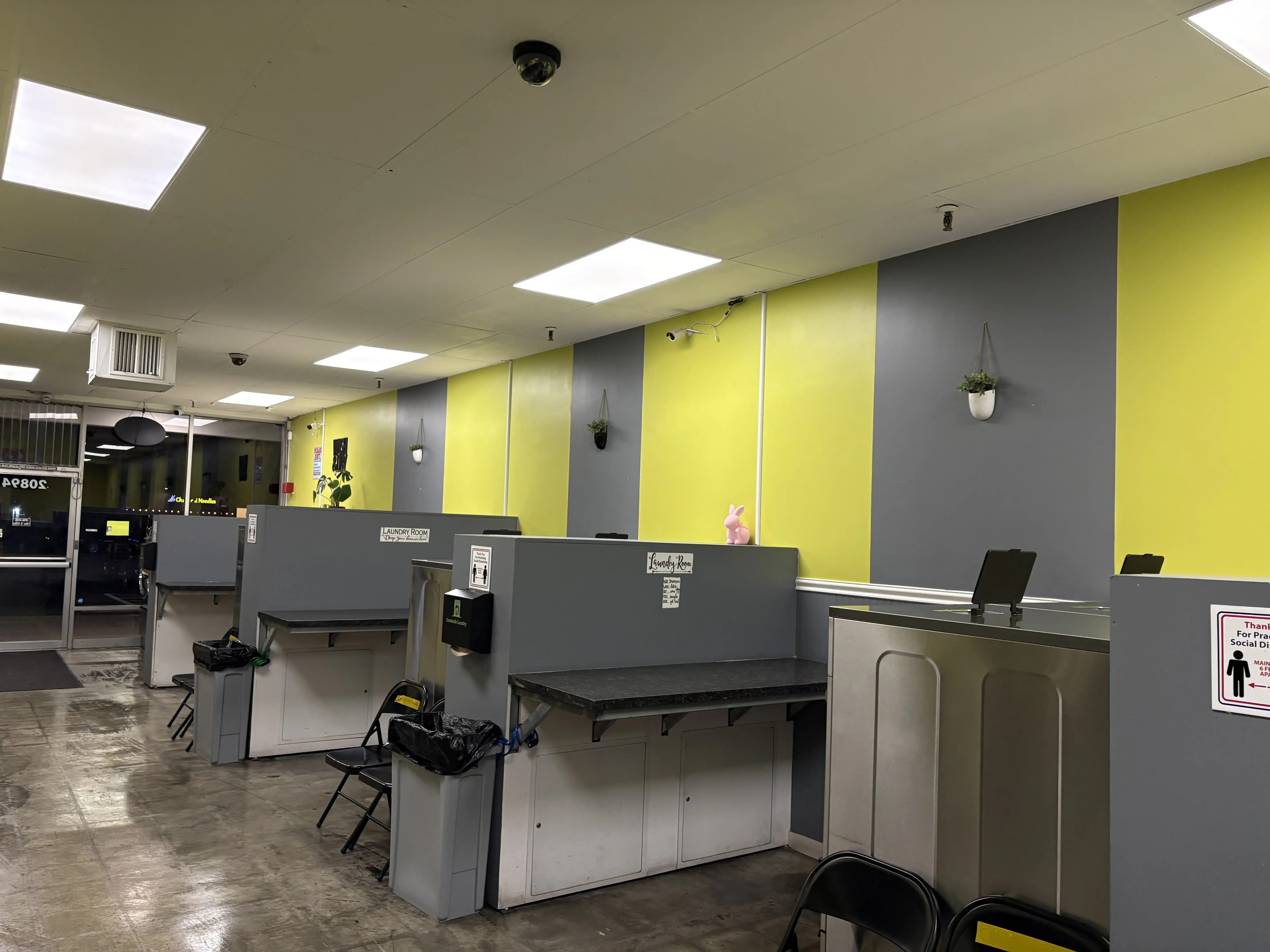 Creekside Laundry - Image 1