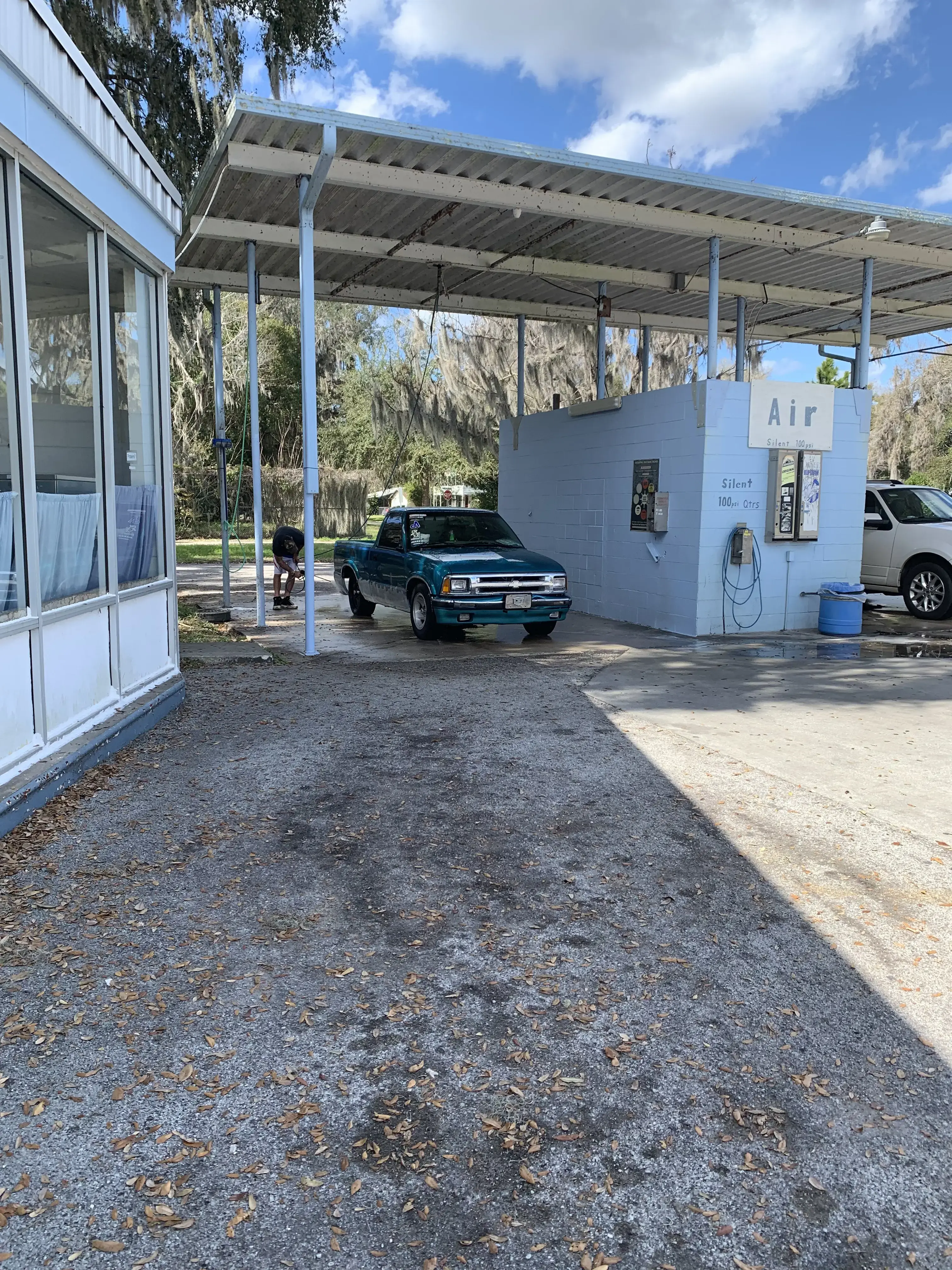 Crescent City Stop N Wash - Image 4