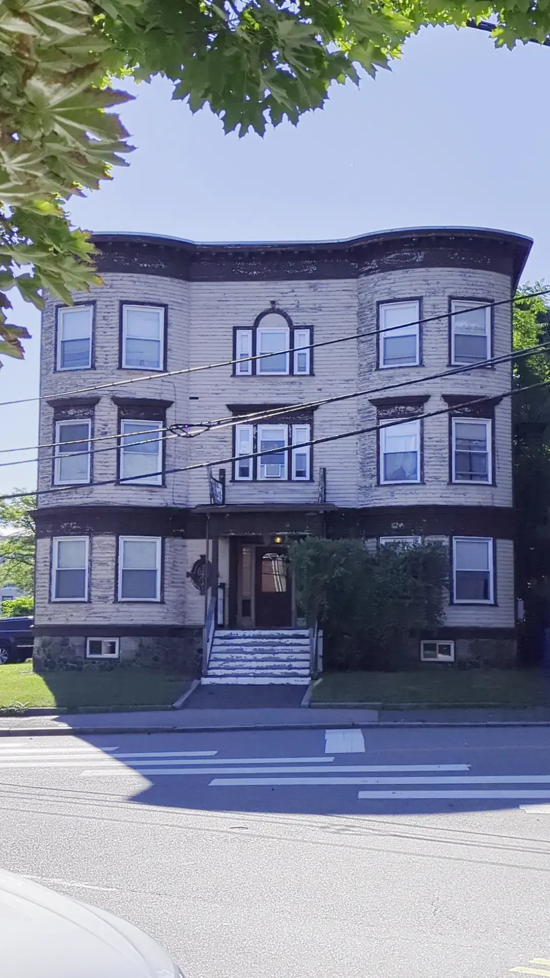 Crescent Laundromat - Image 7