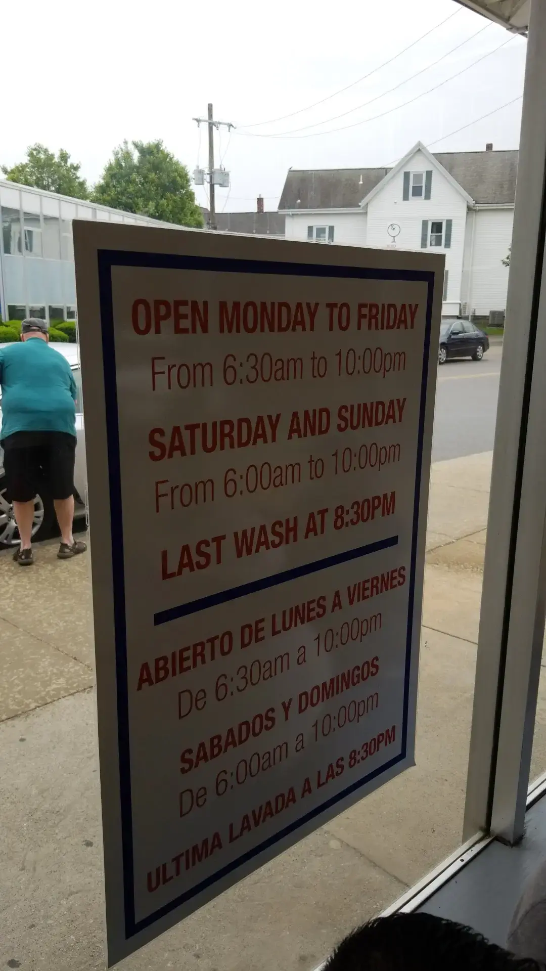 Crescent Laundromat thumbnail 9