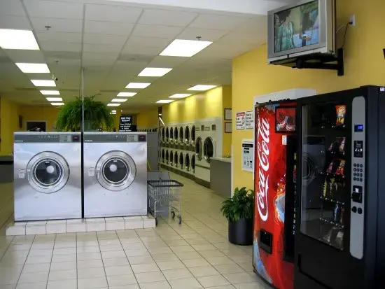 Crescent Laundromat - Image 17