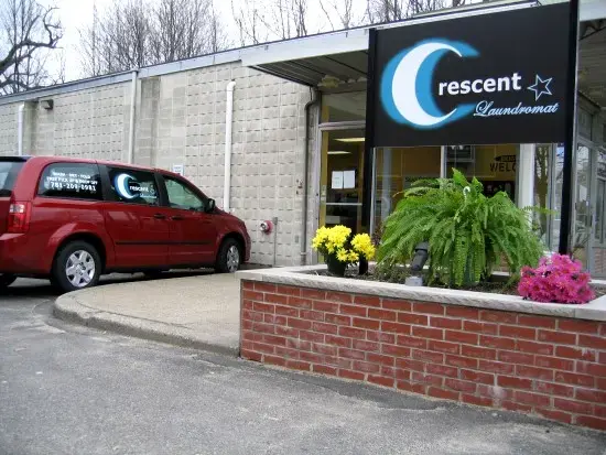 Crescent Laundromat thumbnail 20
