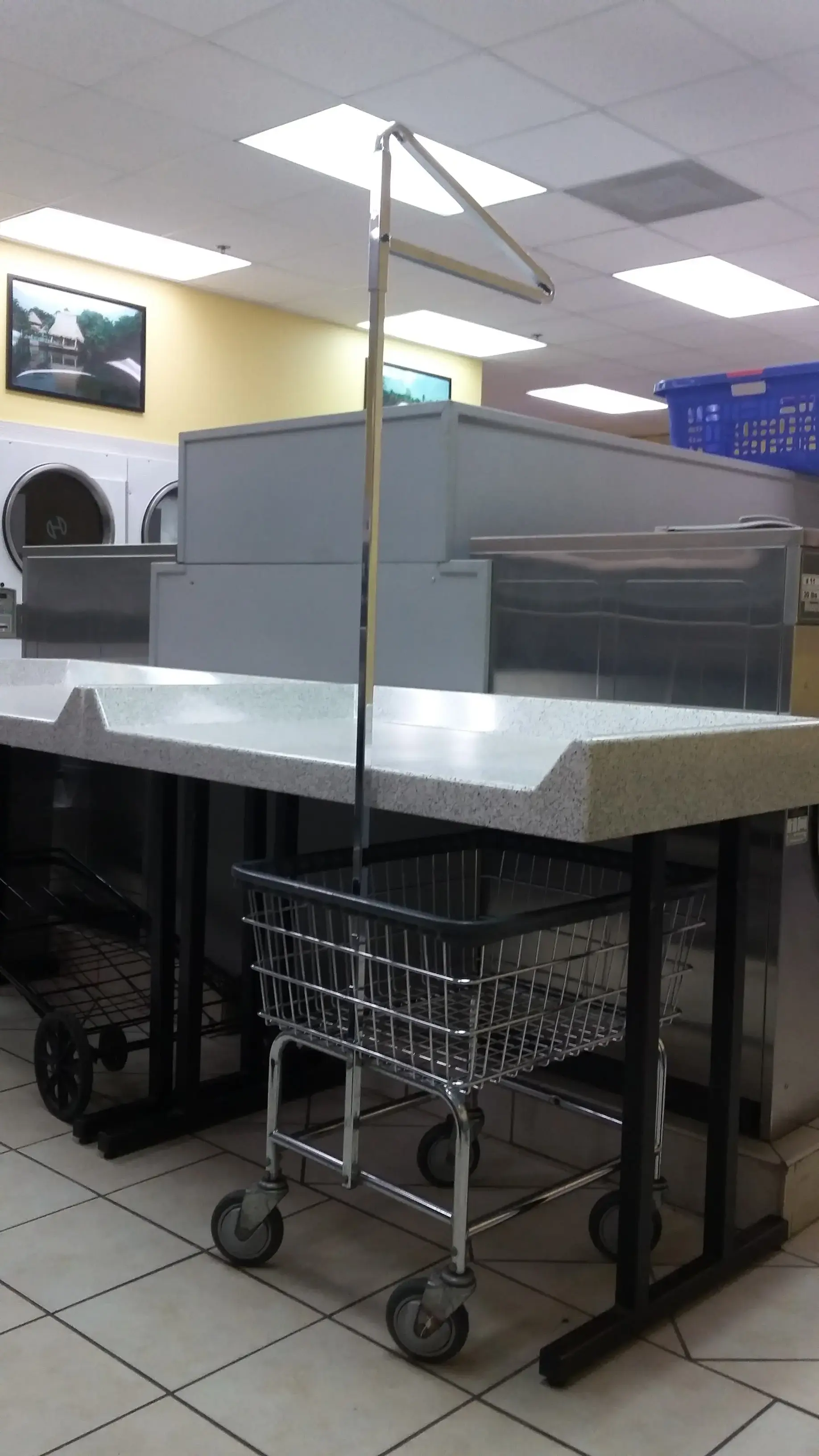 Crescent Laundromat - Image 6