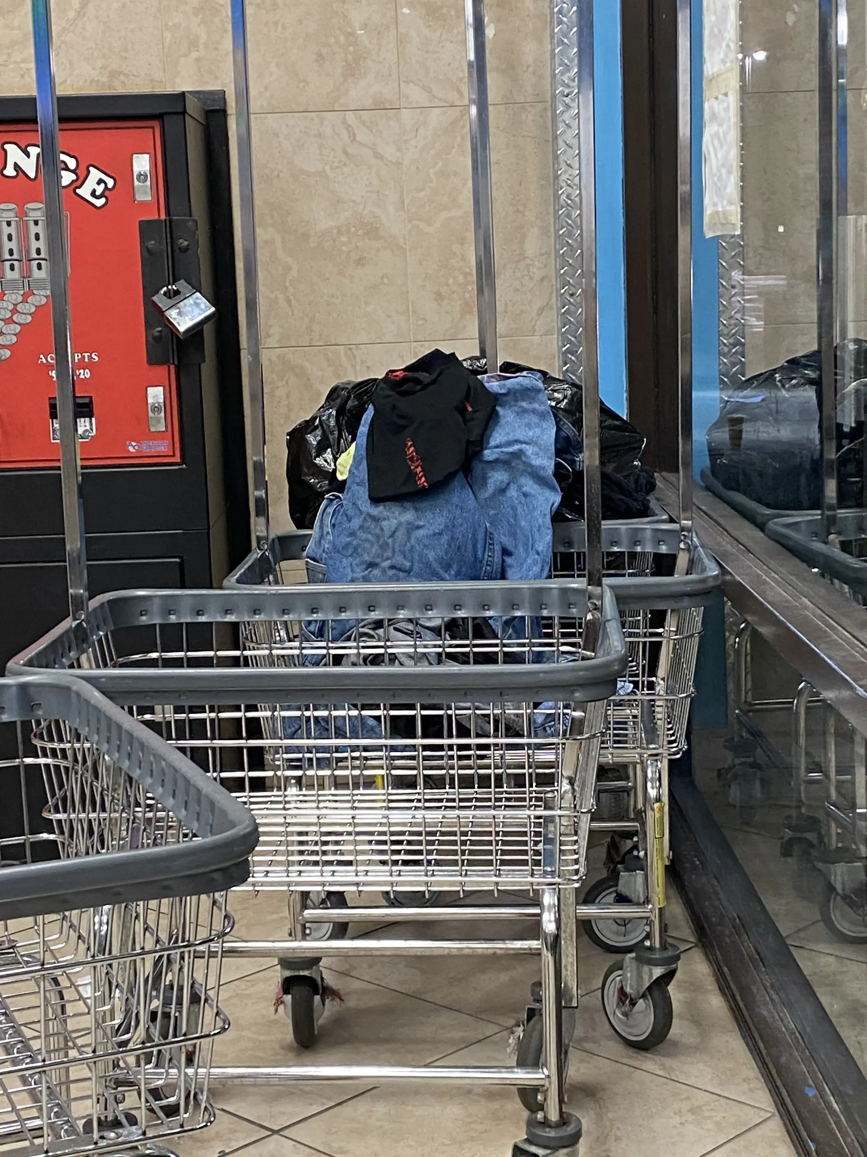 Cresthaven Coin Laundry thumbnail 13
