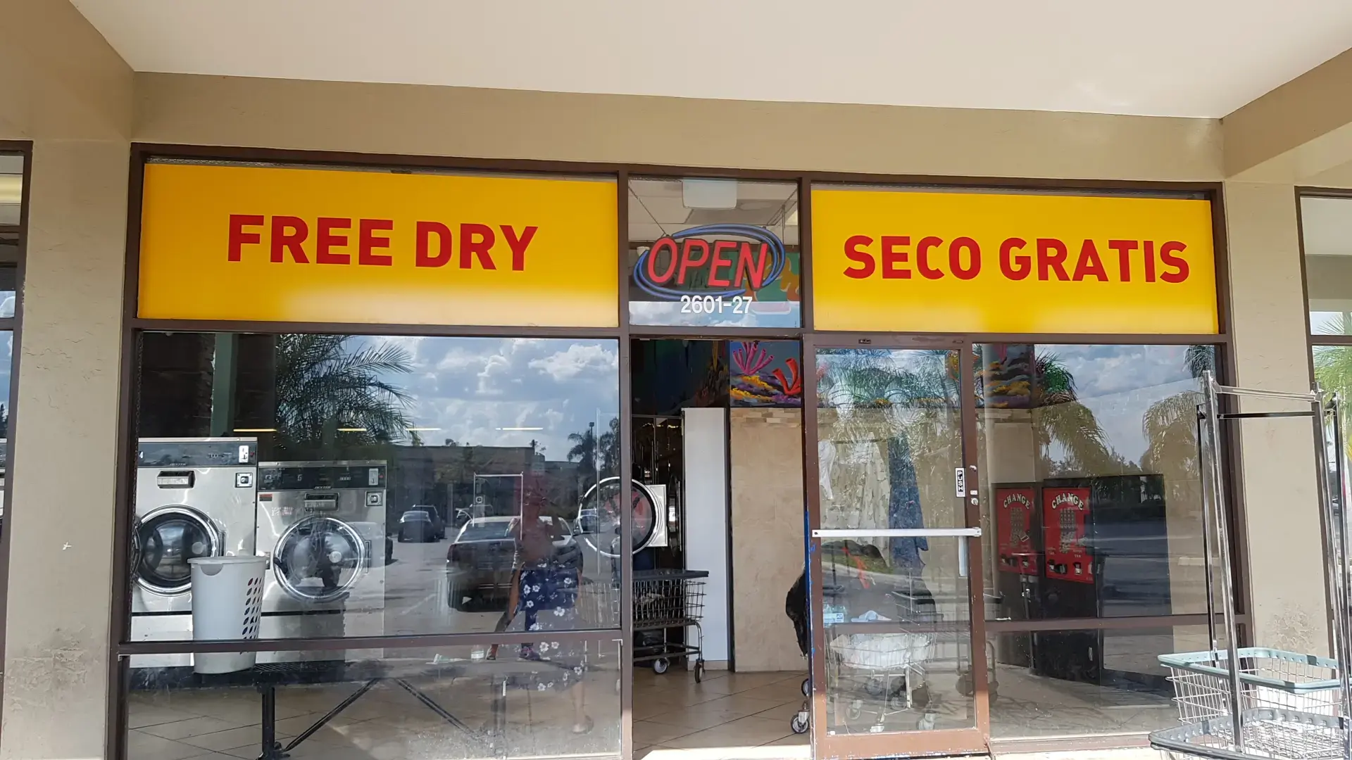 Cresthaven Coin Laundry thumbnail 9