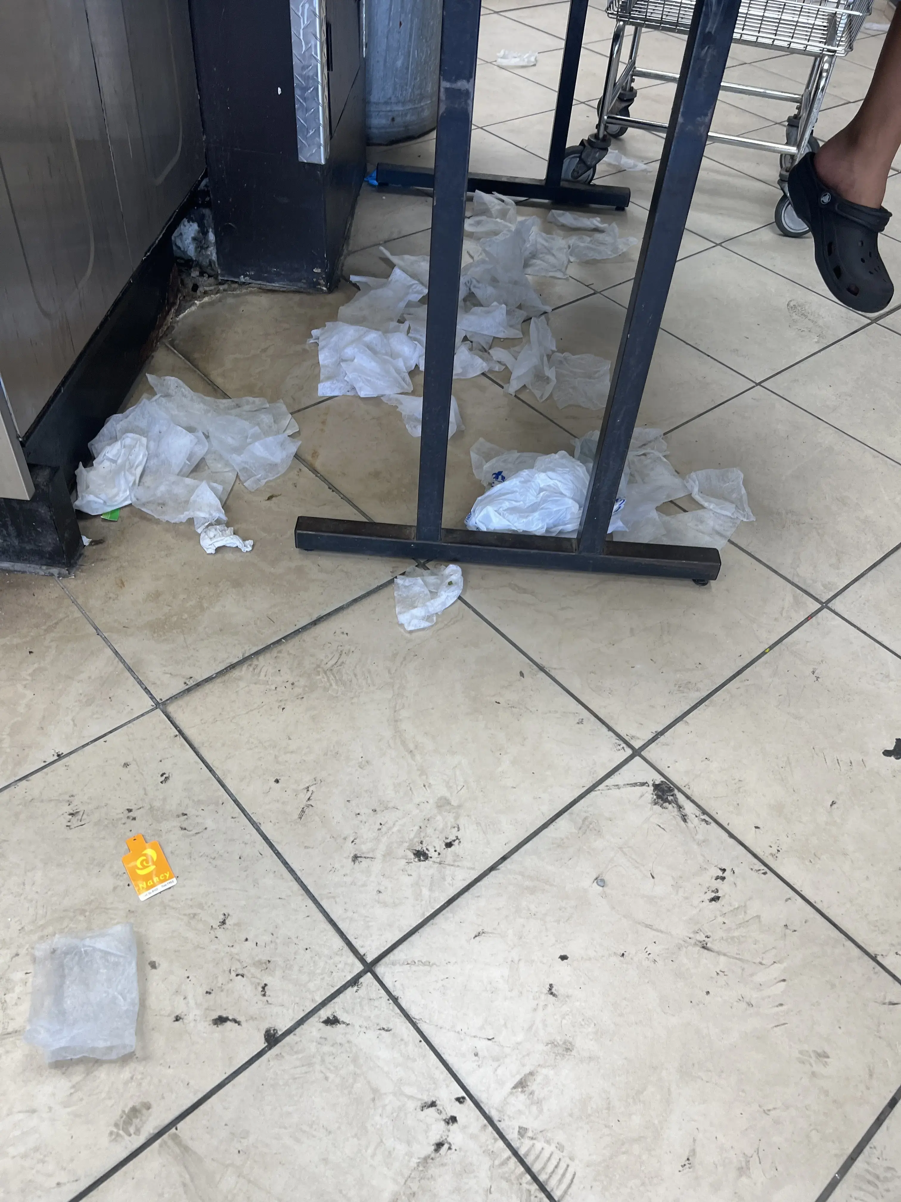 Cresthaven Coin Laundry - Image 16