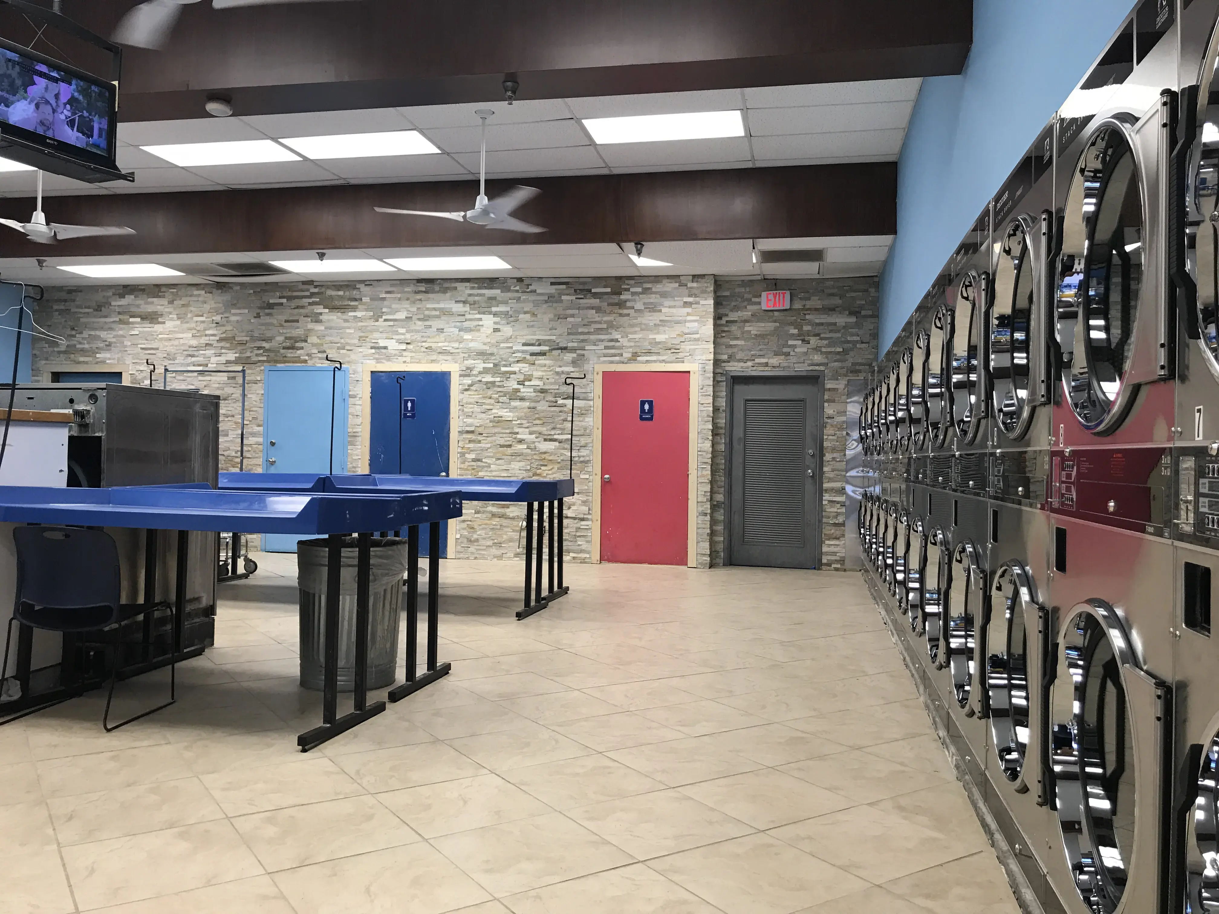 Cresthaven Coin Laundry thumbnail 6