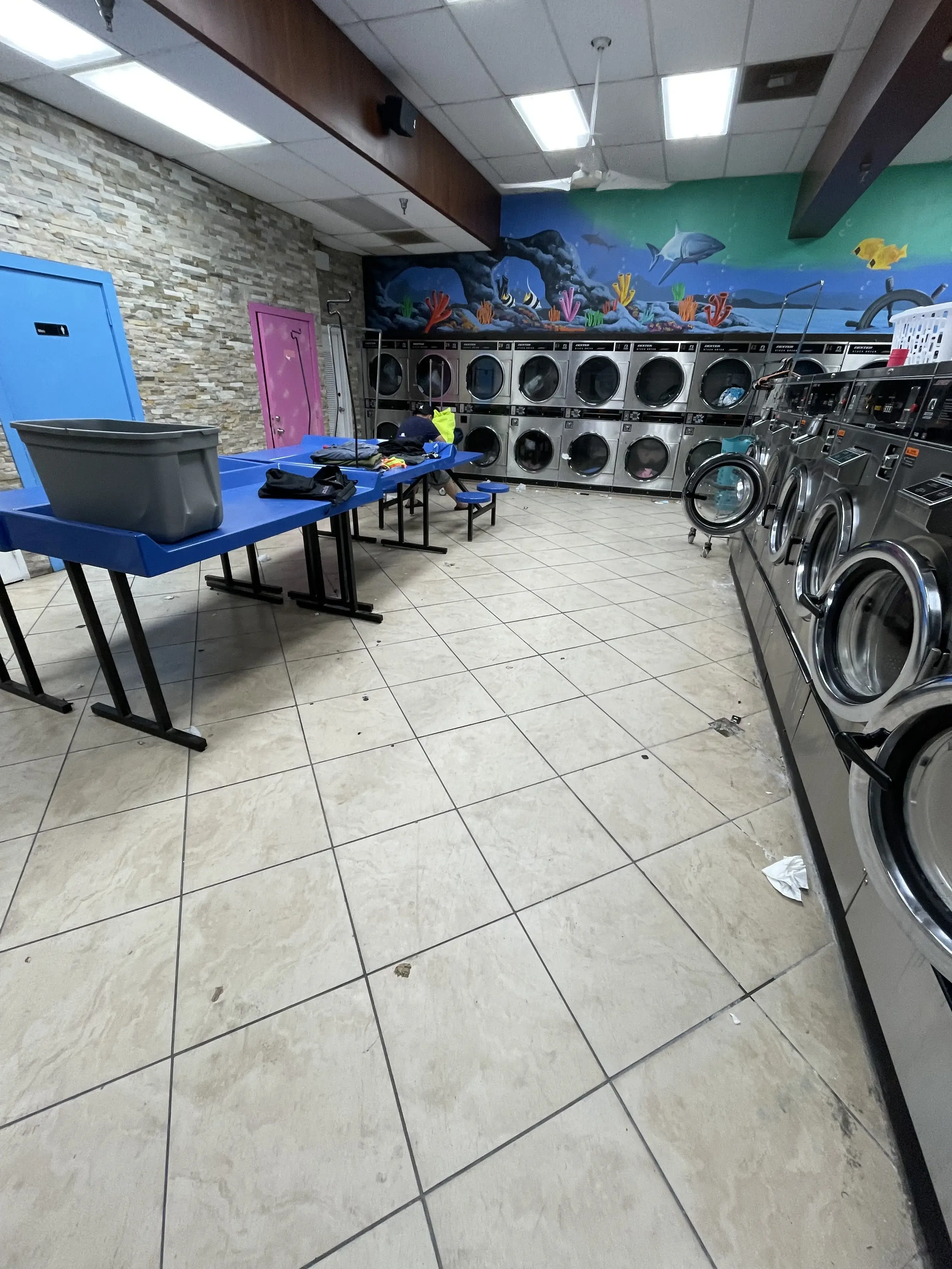 Cresthaven Coin Laundry - Image 7