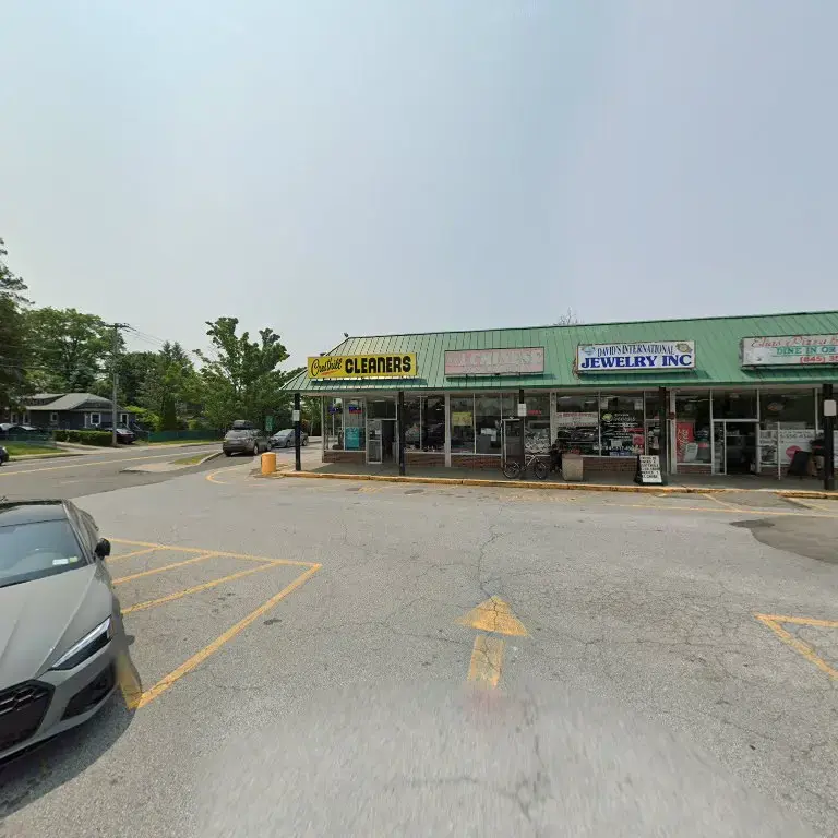 Cresthill/Pristine Cleaners location