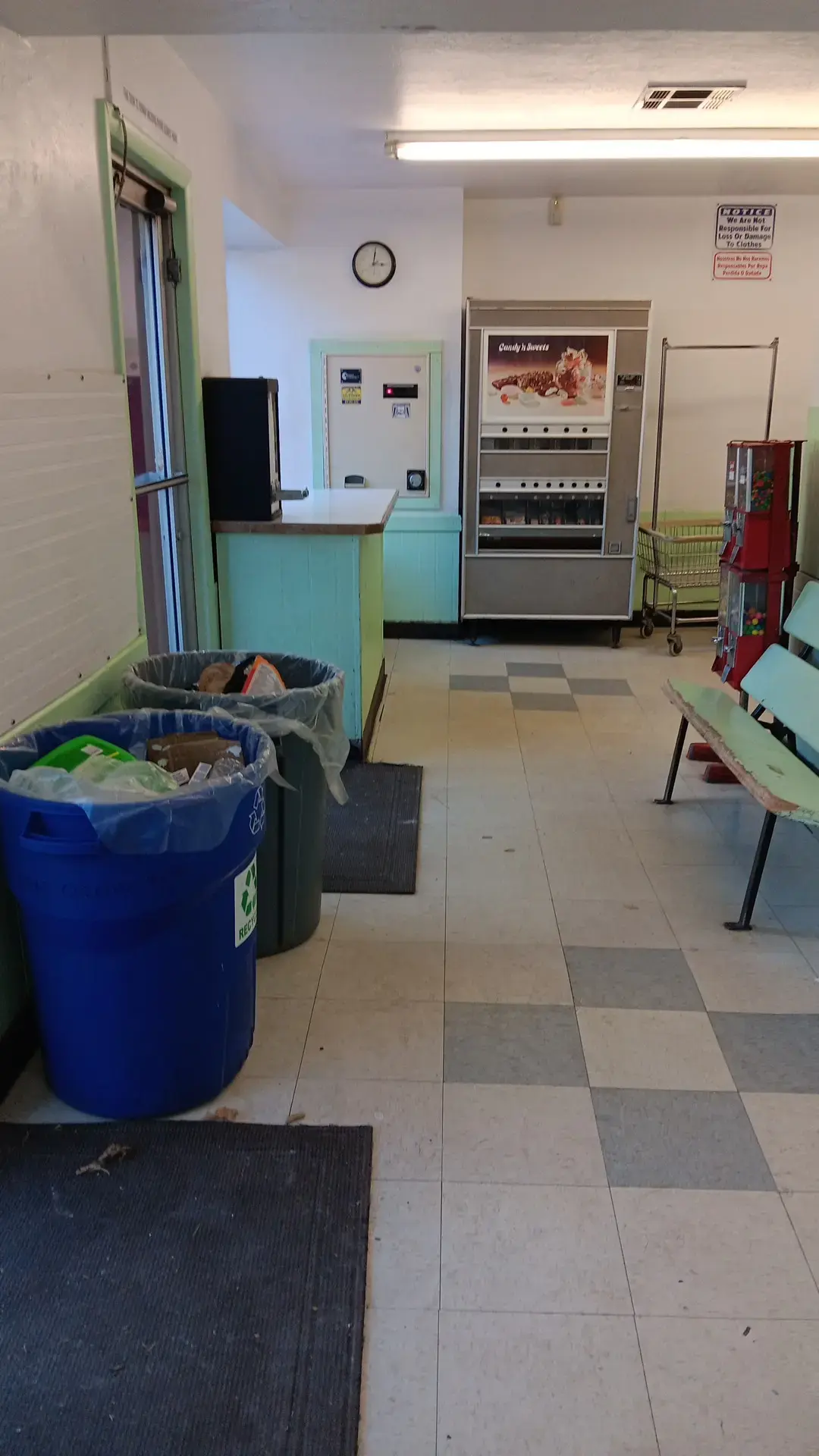 Crestline Village Laundromat - Image 11