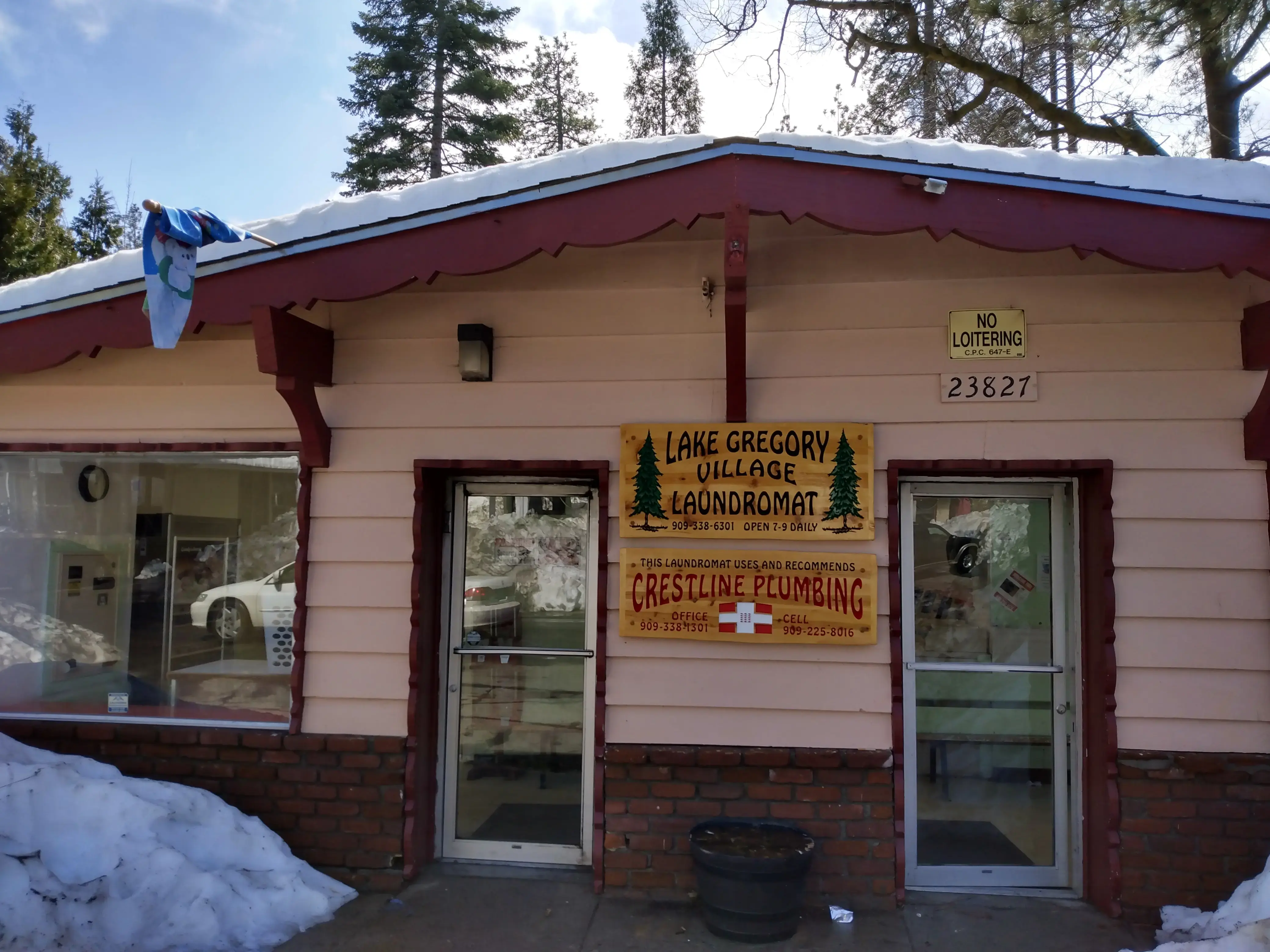 Crestline Village Laundromat - Image 6