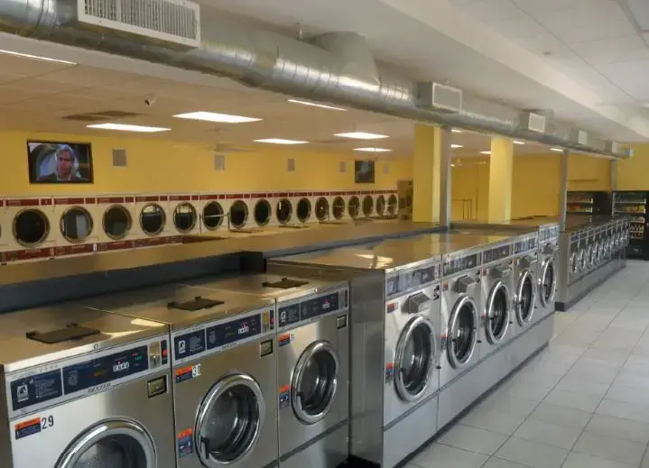 Crisp N Clean Laundry - Image 15