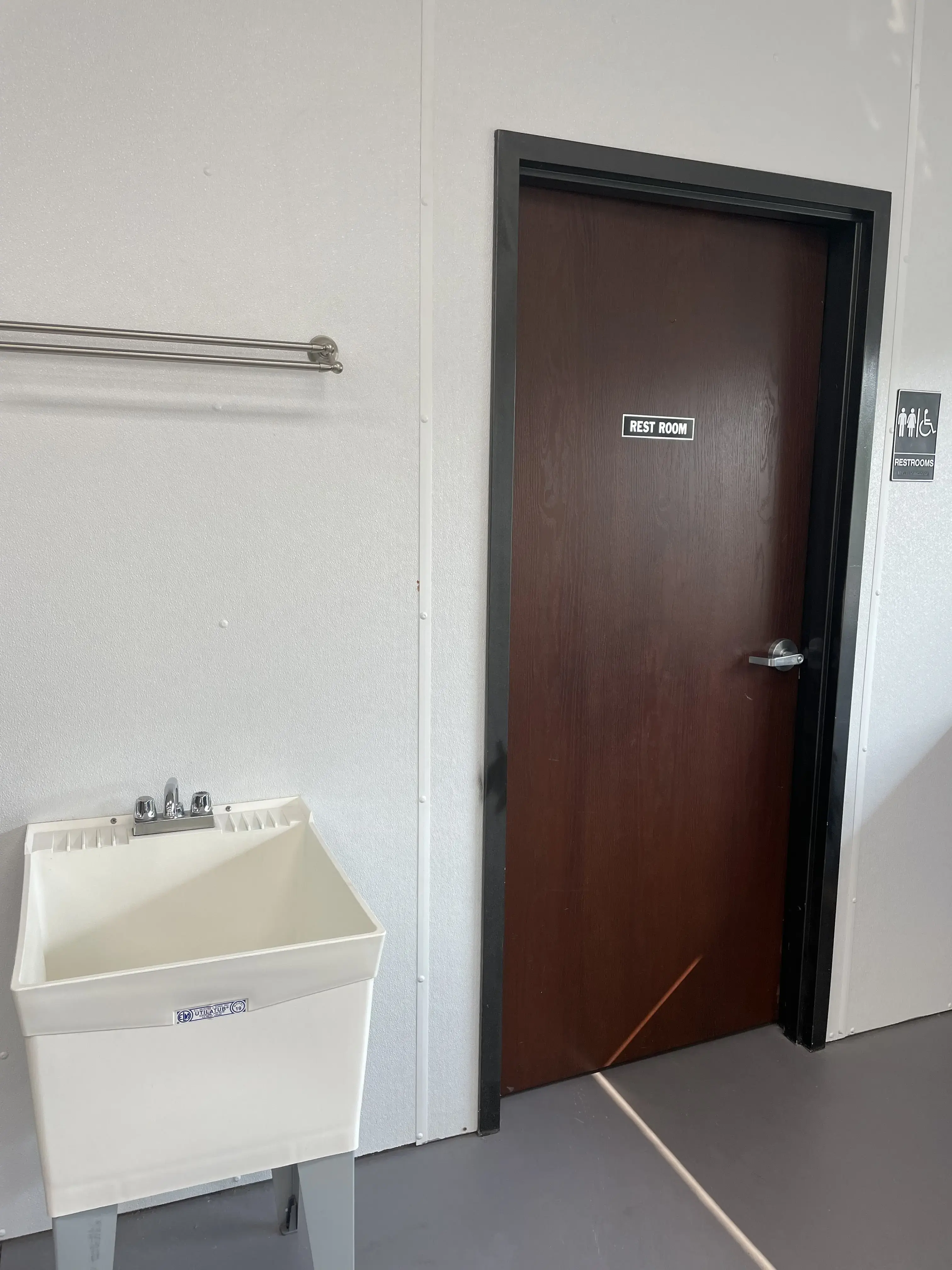 Crosslake laundromat - Image 16