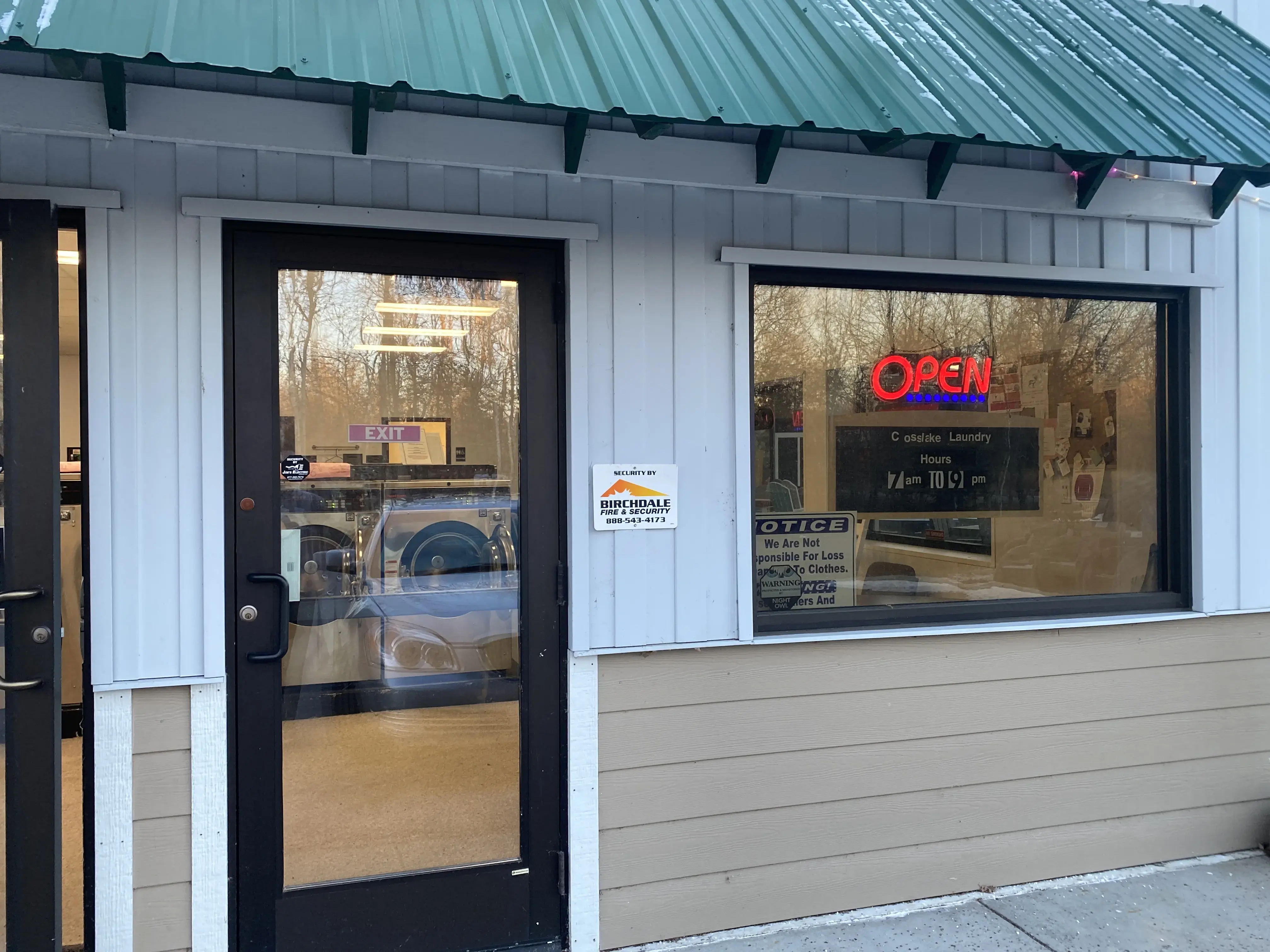 Crosslake laundromat - Image 11