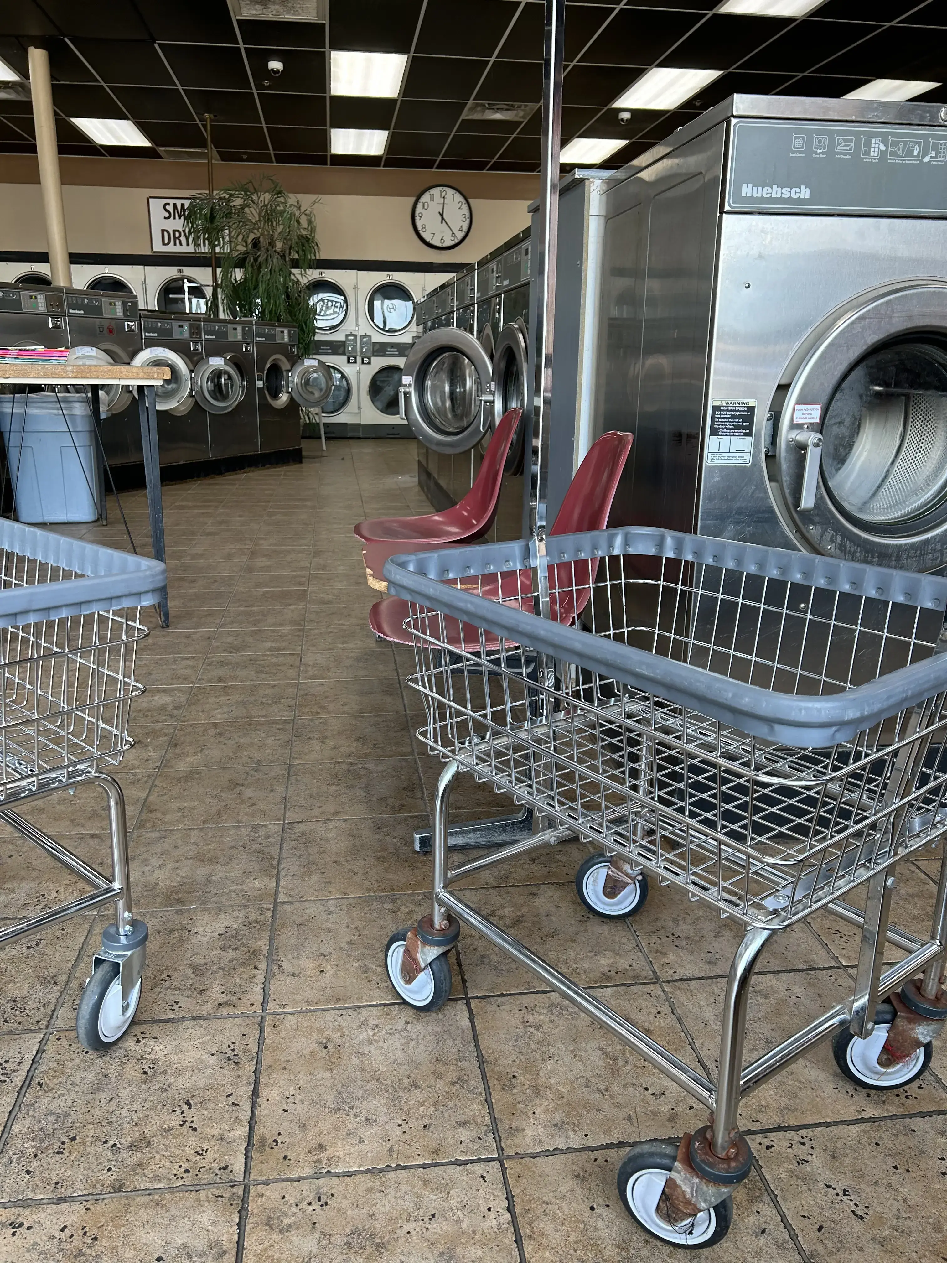 Crossroads Laundromat - Image 6