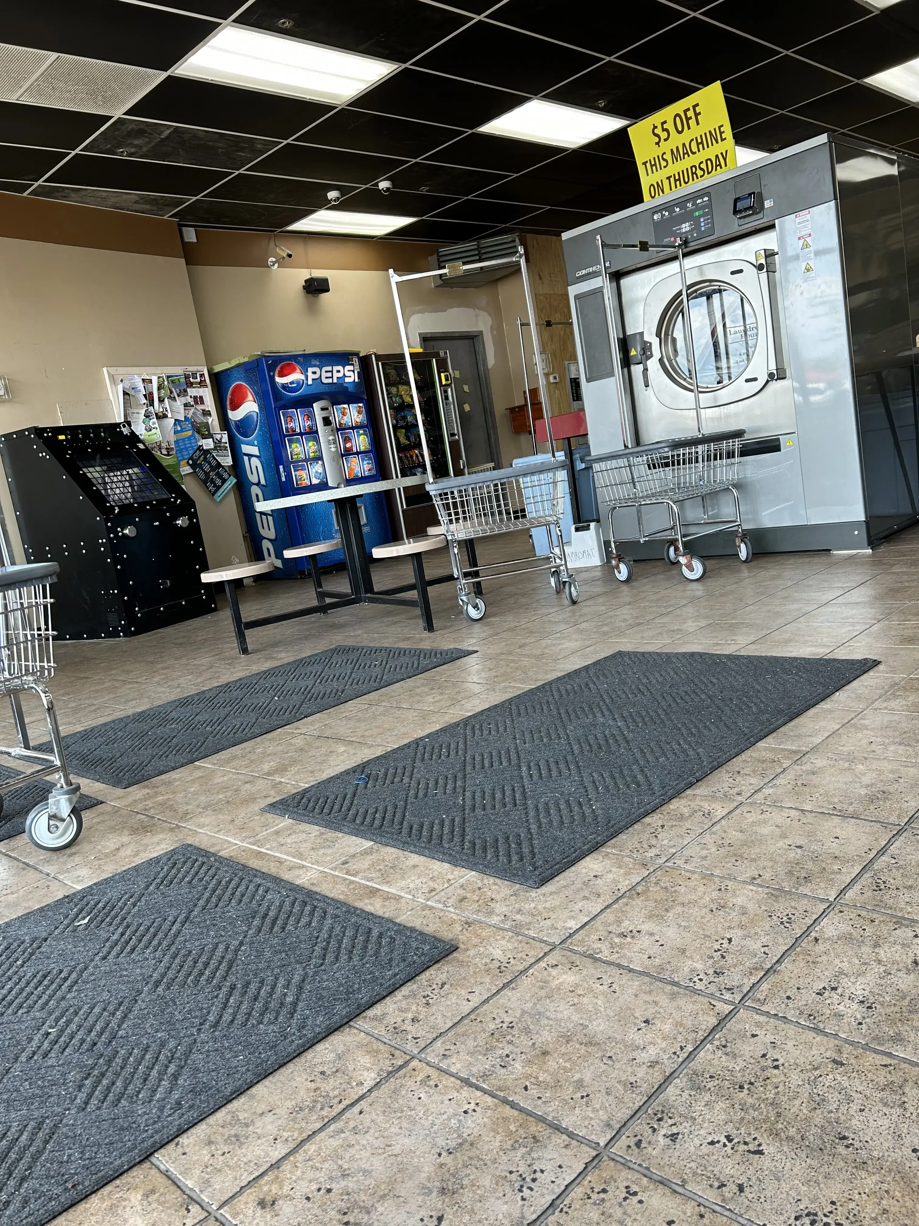 Crossroads Laundromat - Image 8
