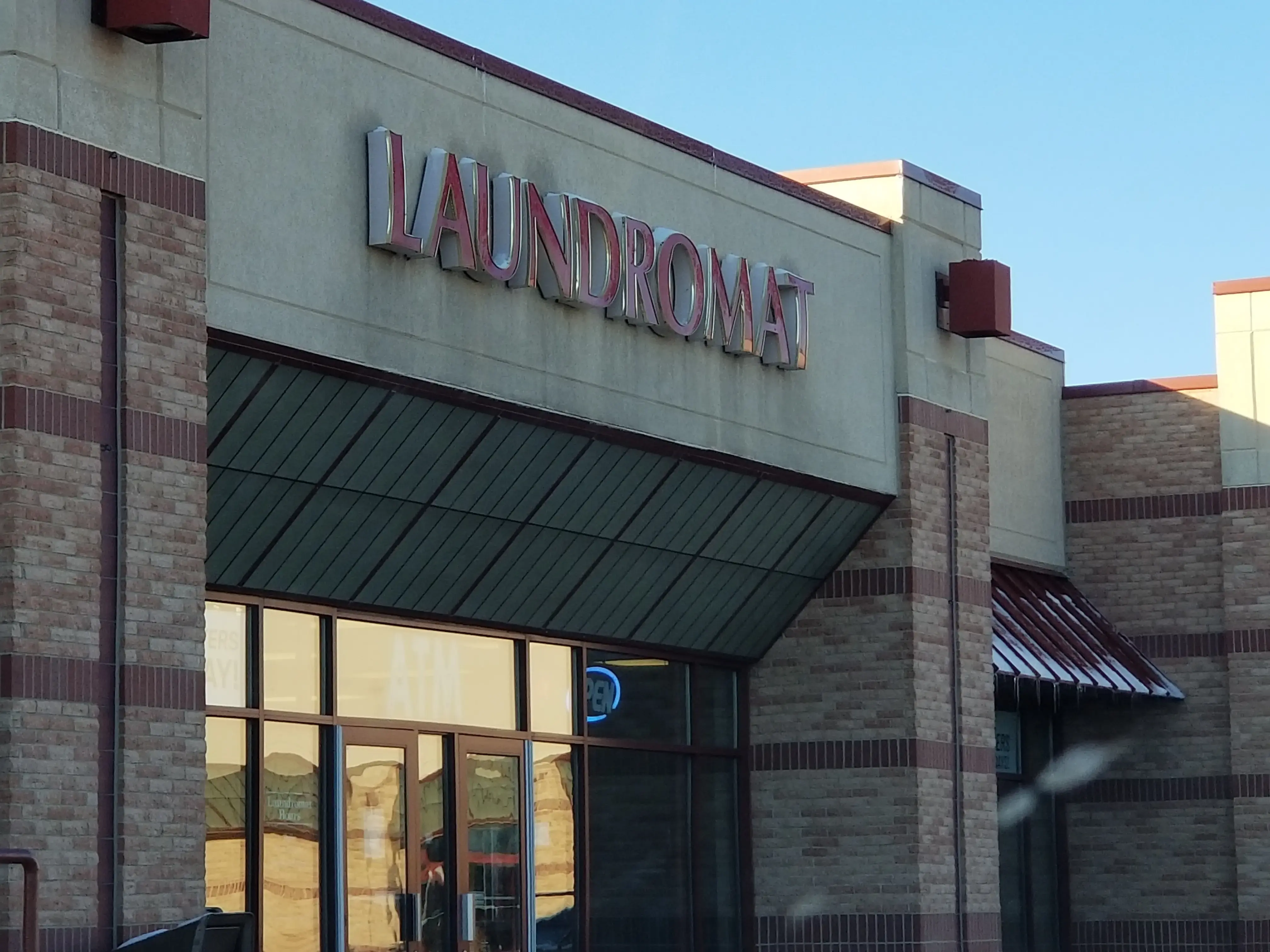 Crossroads Laundromat - Image 12