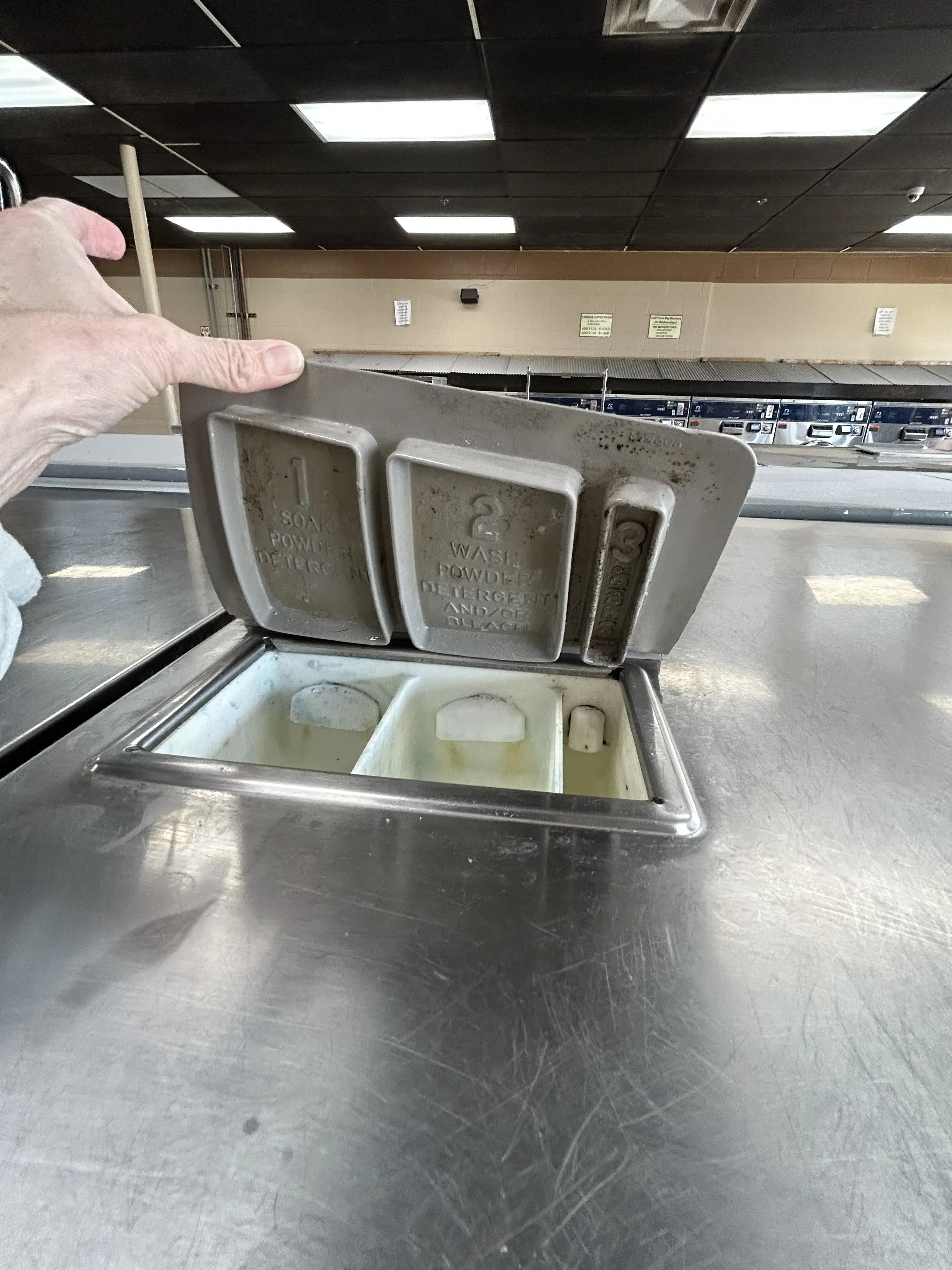 Crossroads Laundromat - Image 7