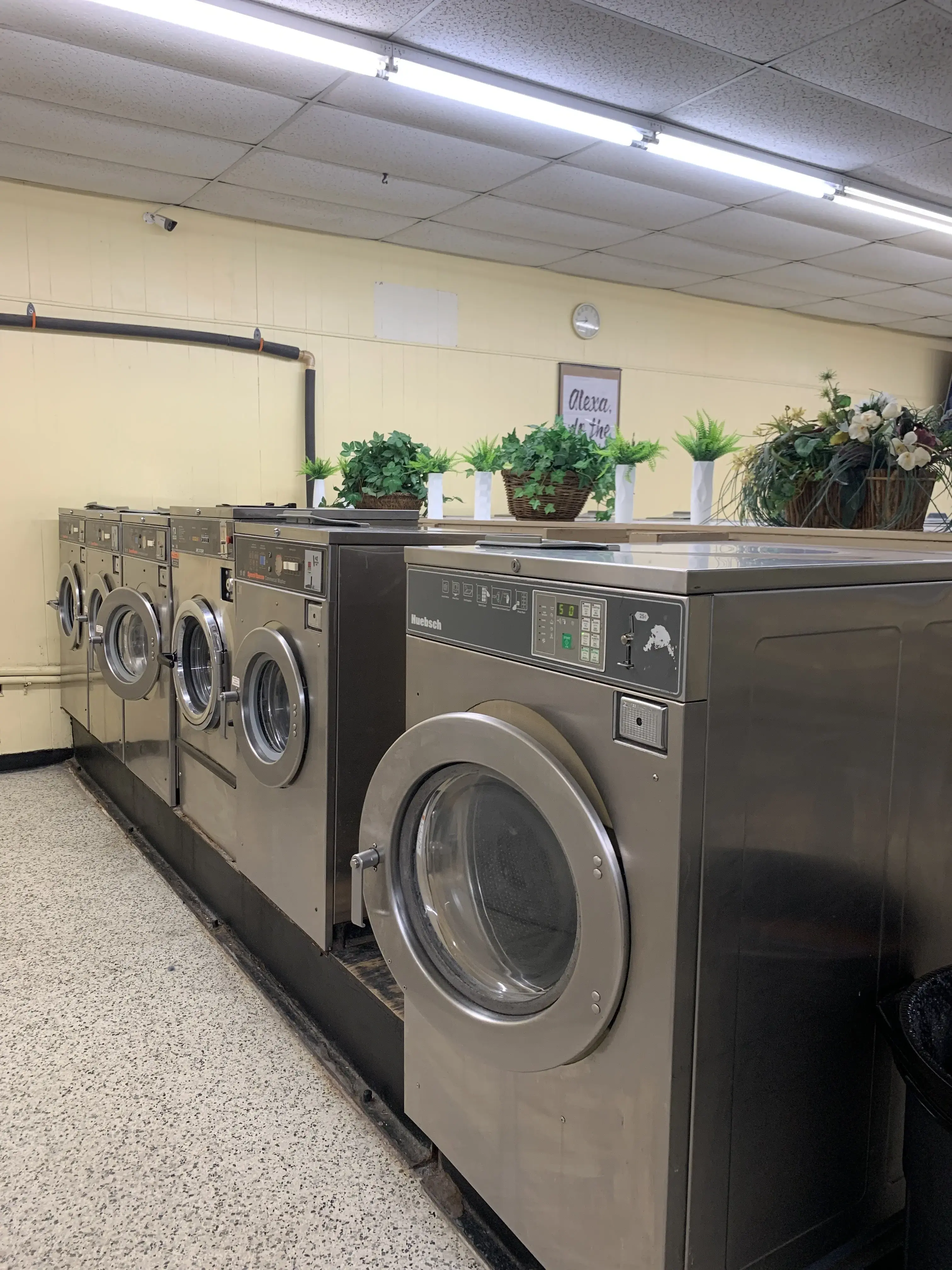 Crown Laundromat - Image 20
