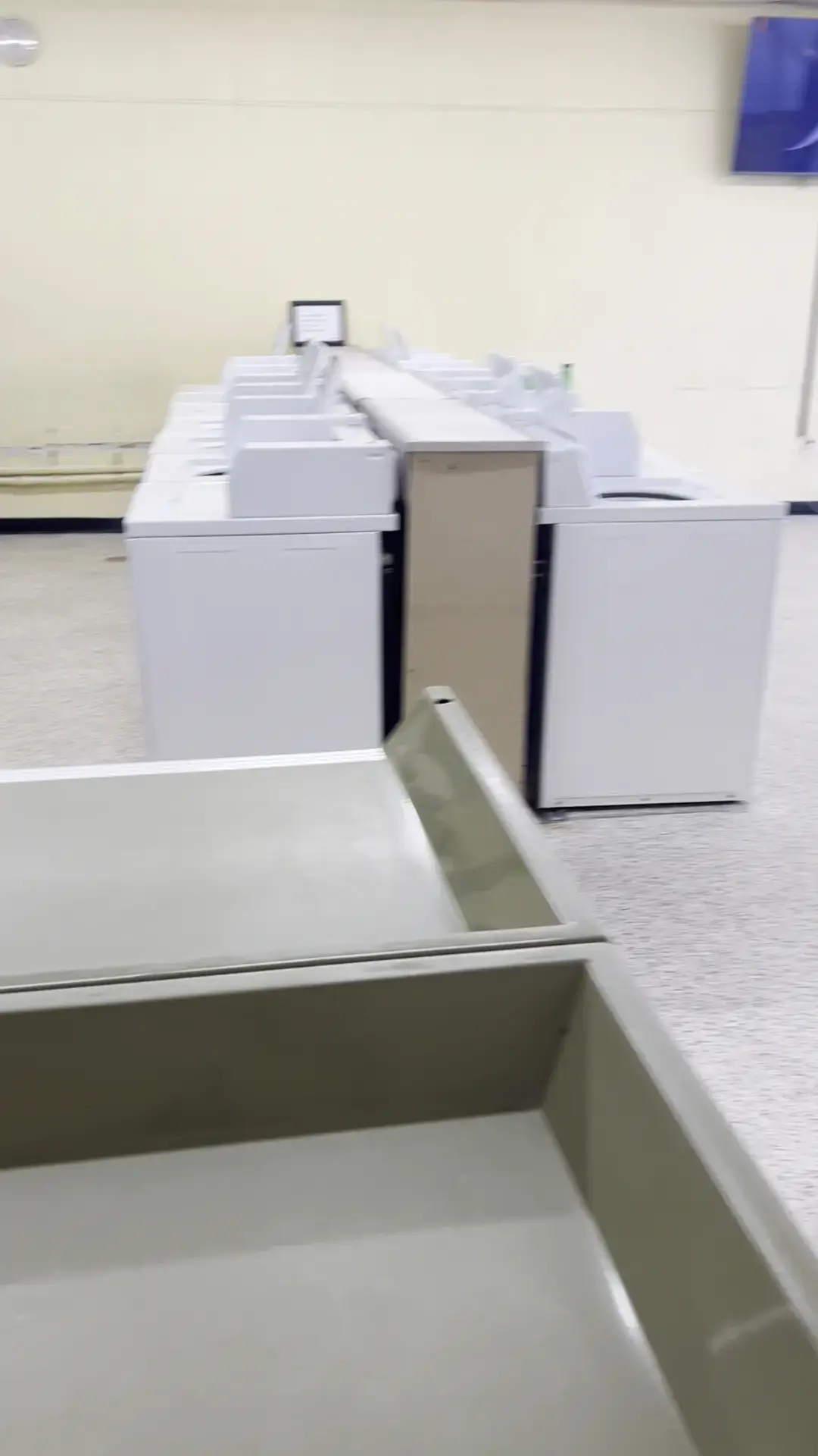 Crown Laundromat thumbnail 14
