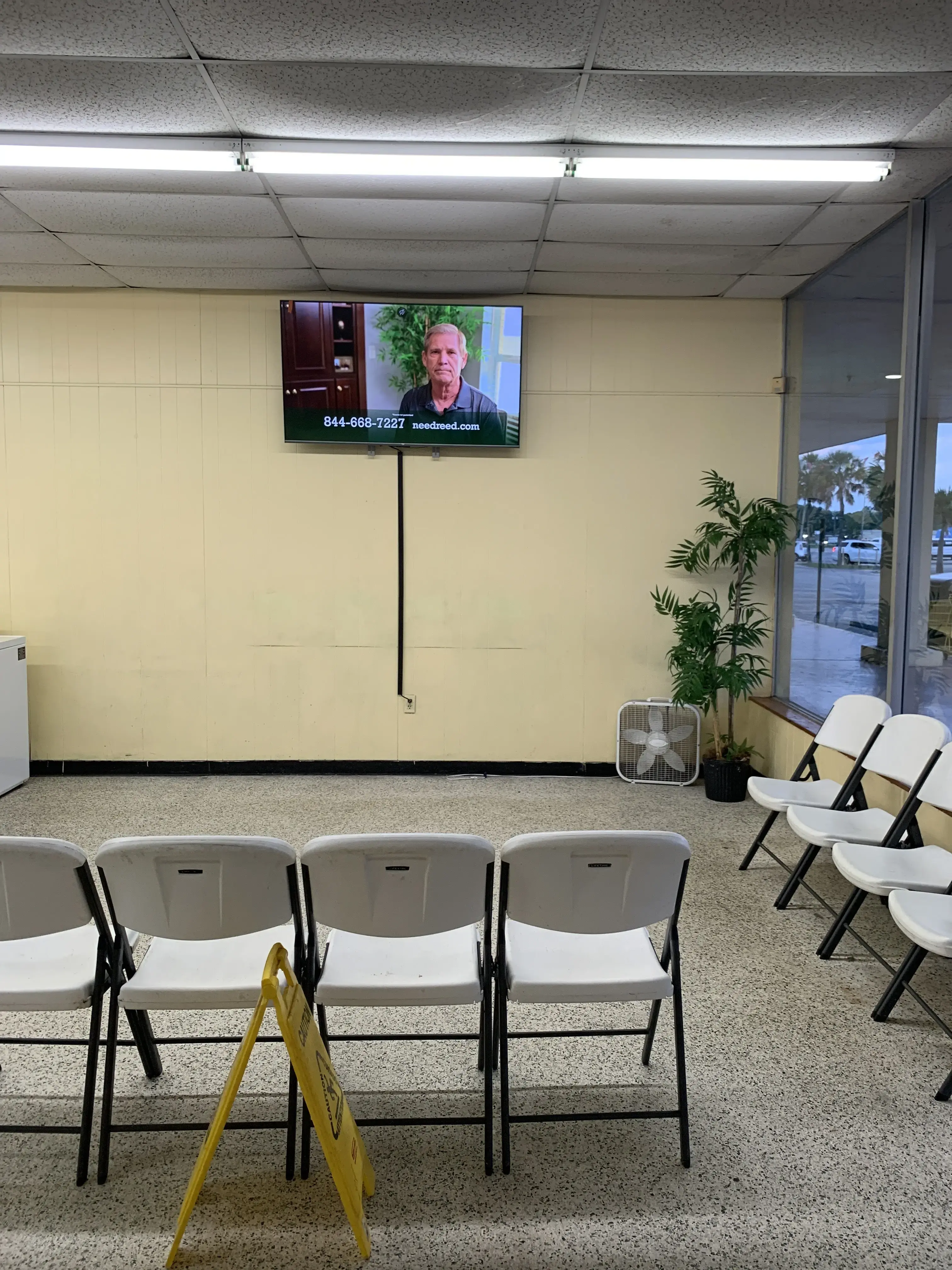 Crown Laundromat - Image 6