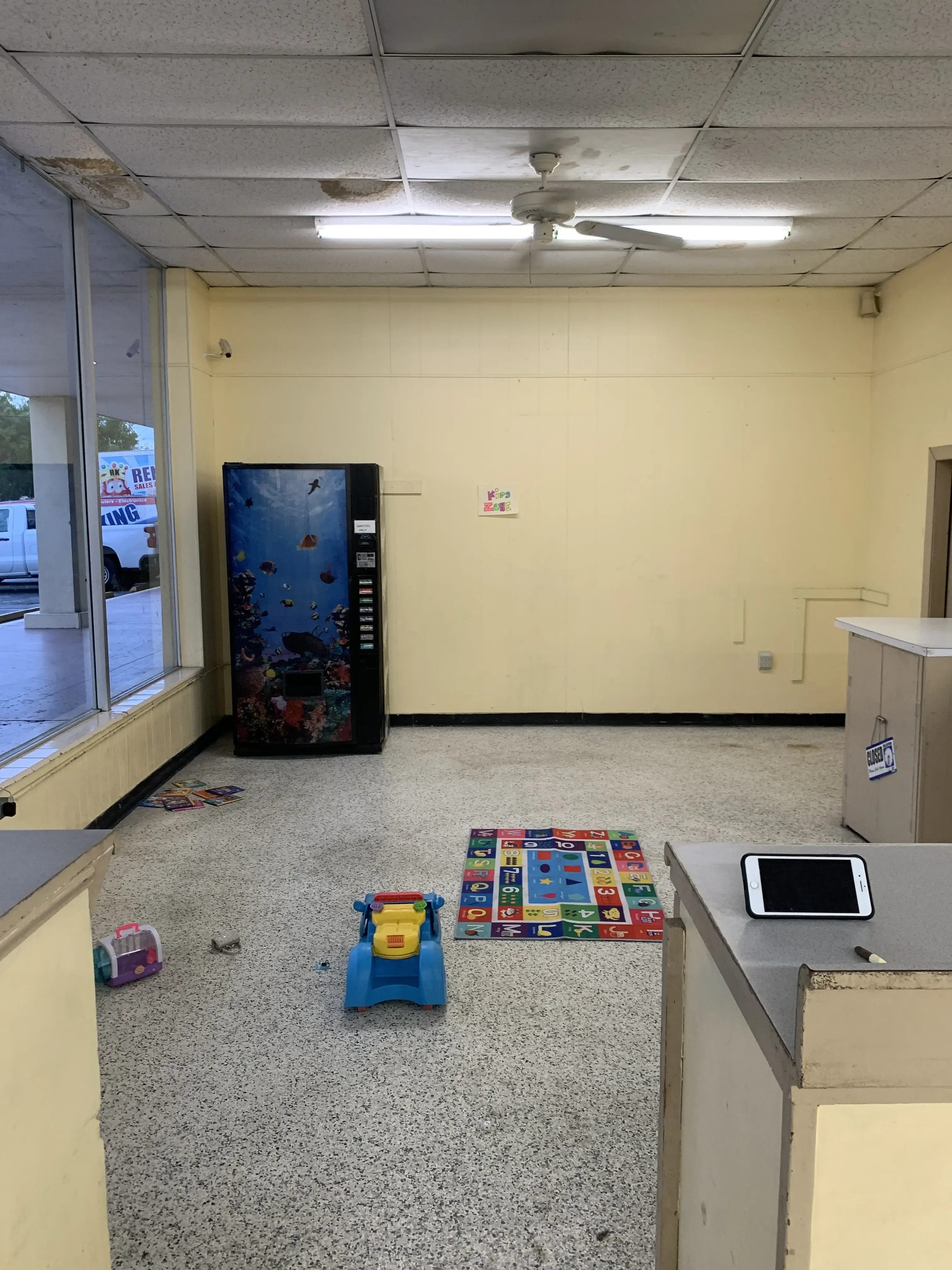 Crown Laundromat thumbnail 8
