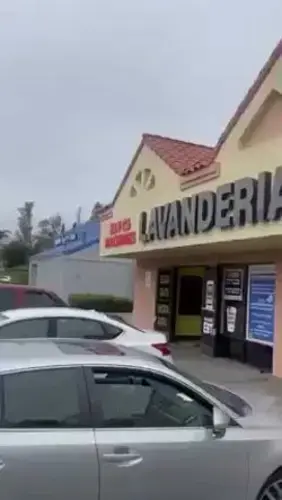 Crown Laundry - Image 6