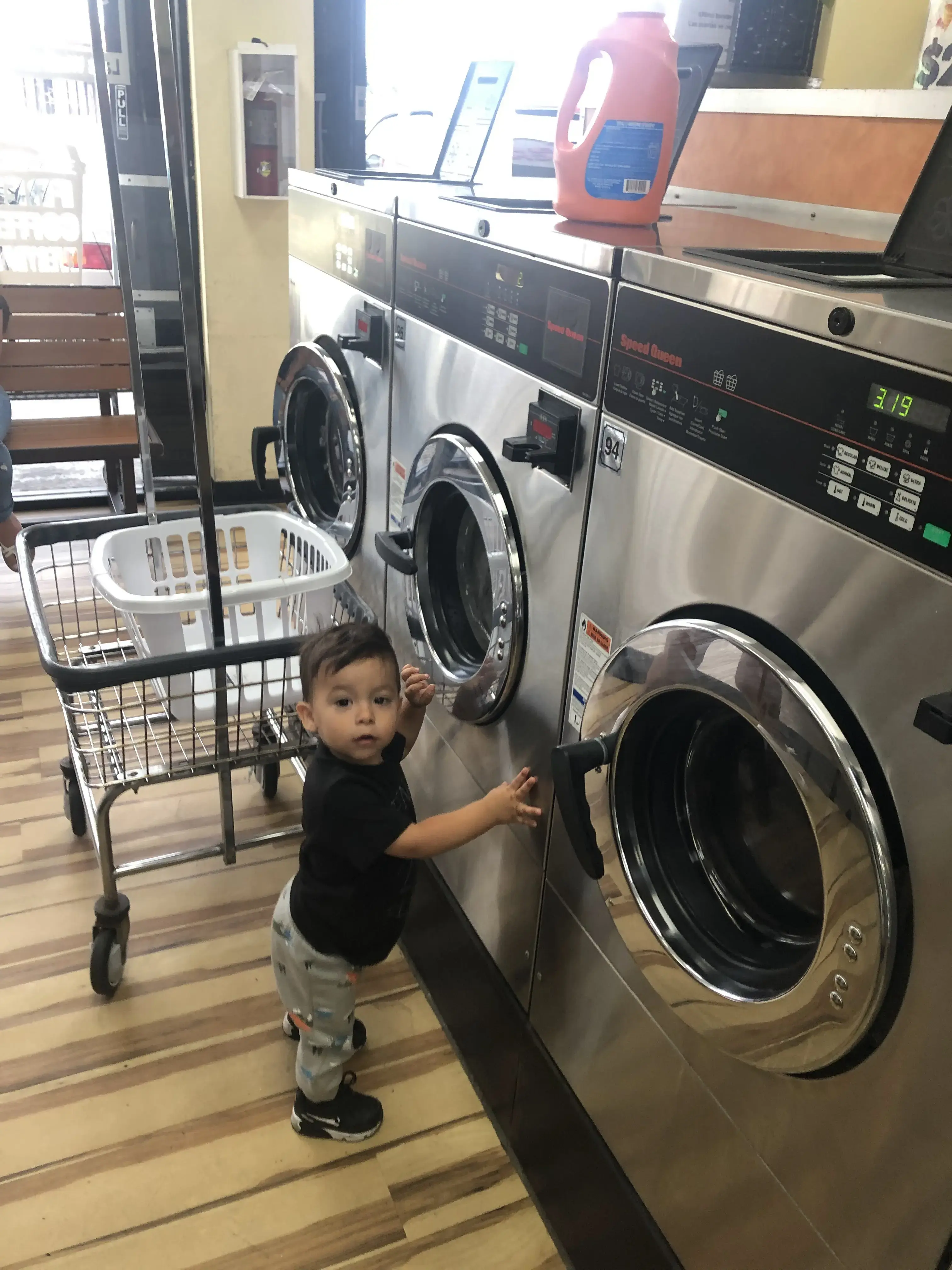 Crown Laundry thumbnail 4