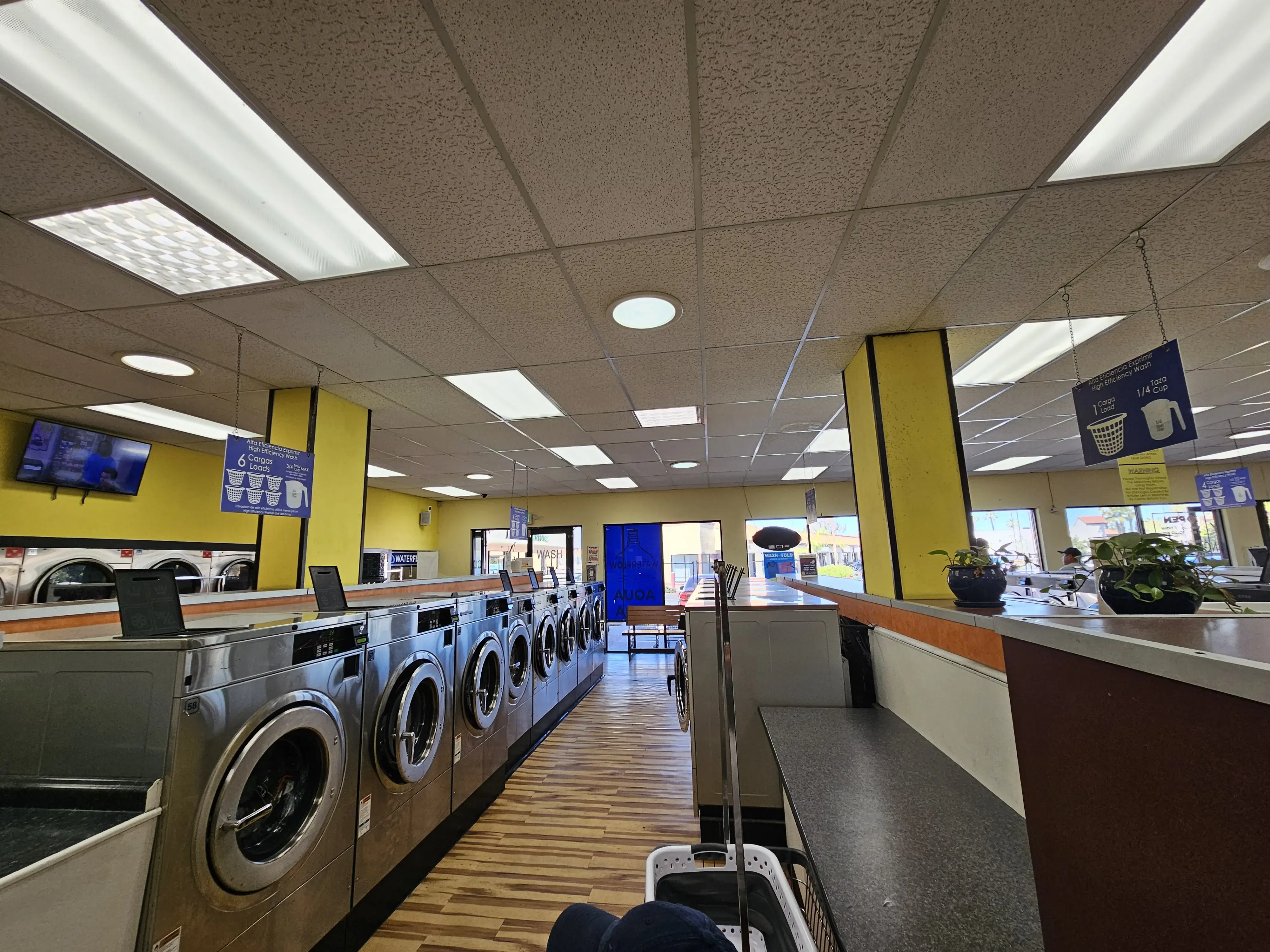 Crown Laundry thumbnail 3