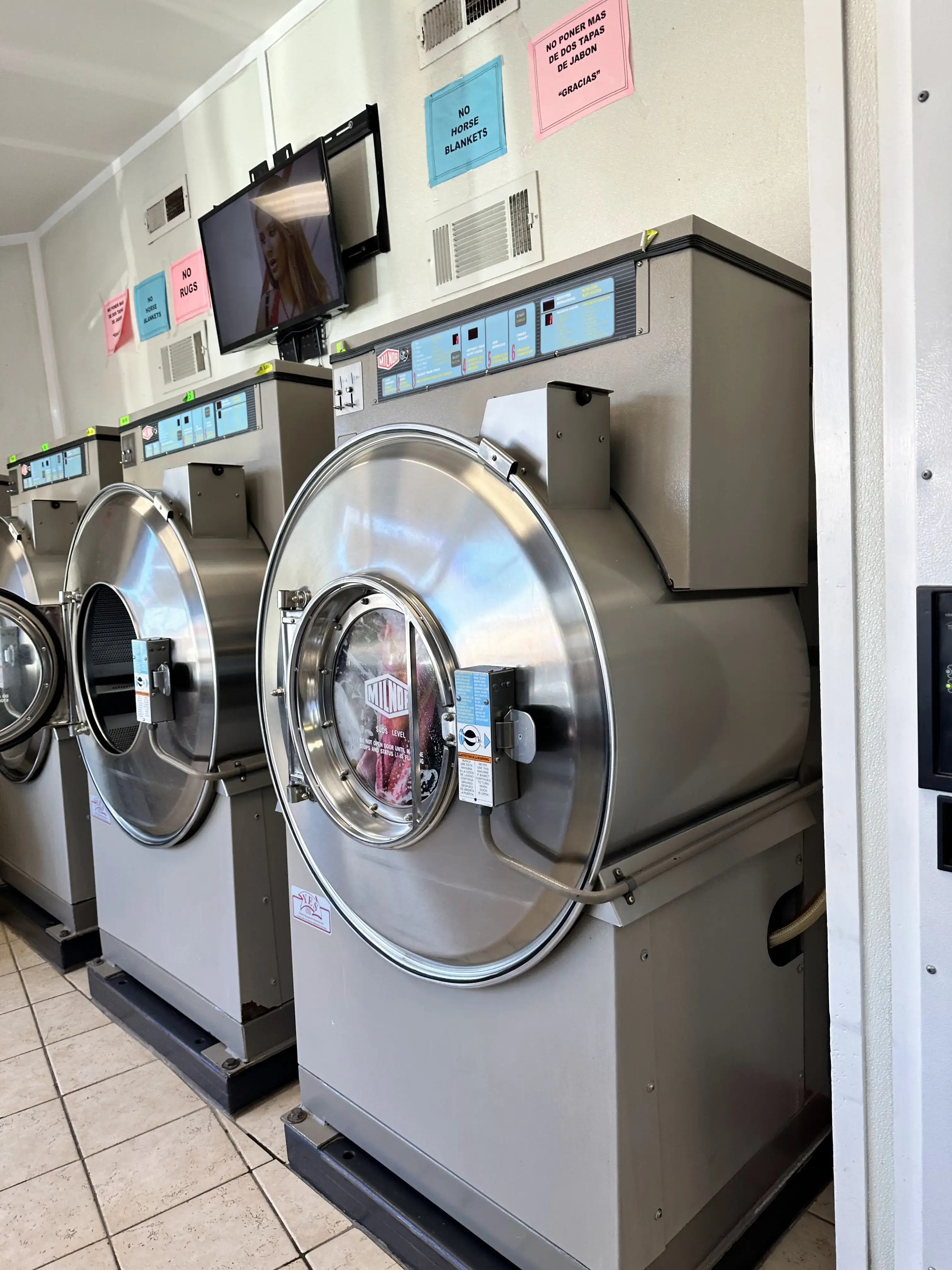 Cruzn Laundromat / Lavandaria - Image 12