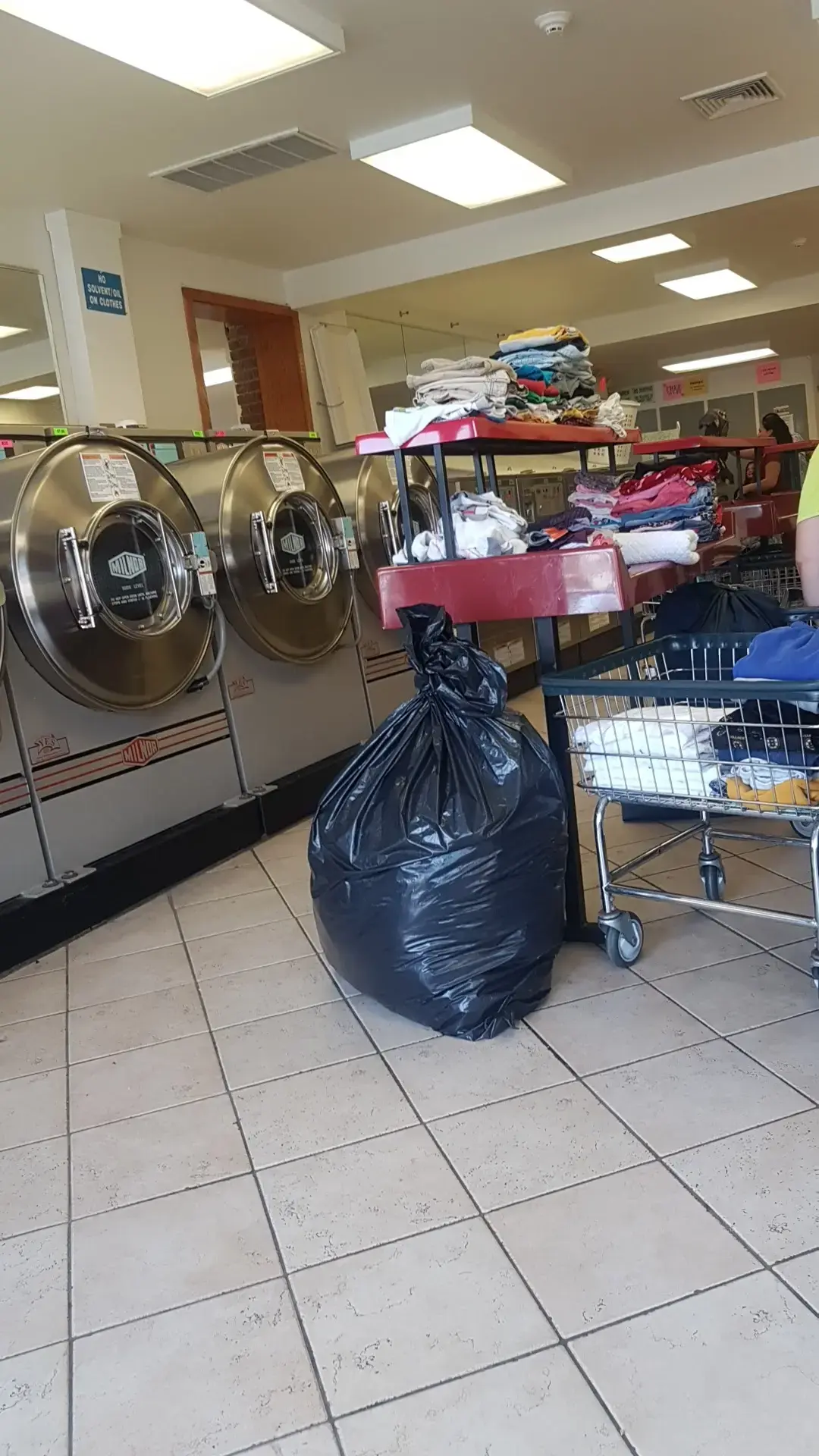 Cruzn Laundromat / Lavandaria thumbnail 3