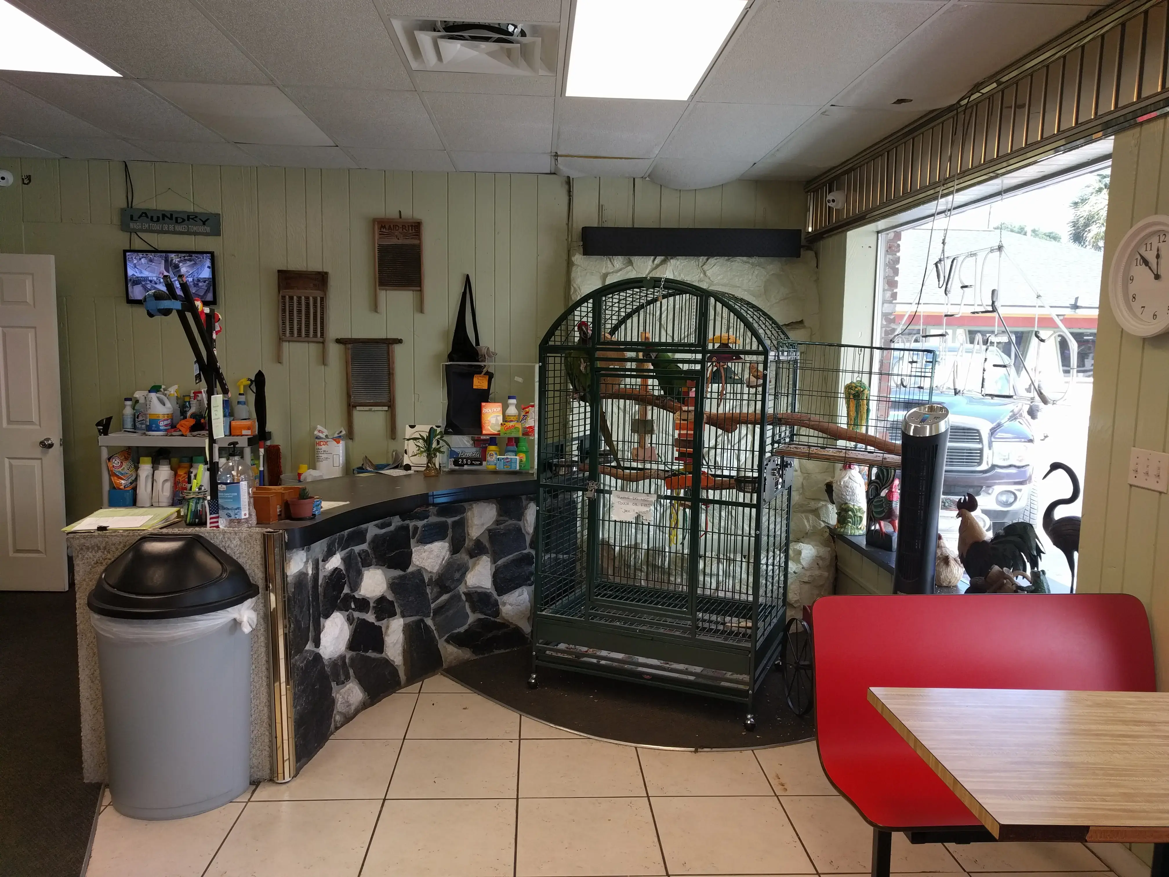 Crystal Clean Laundromat - Image 19