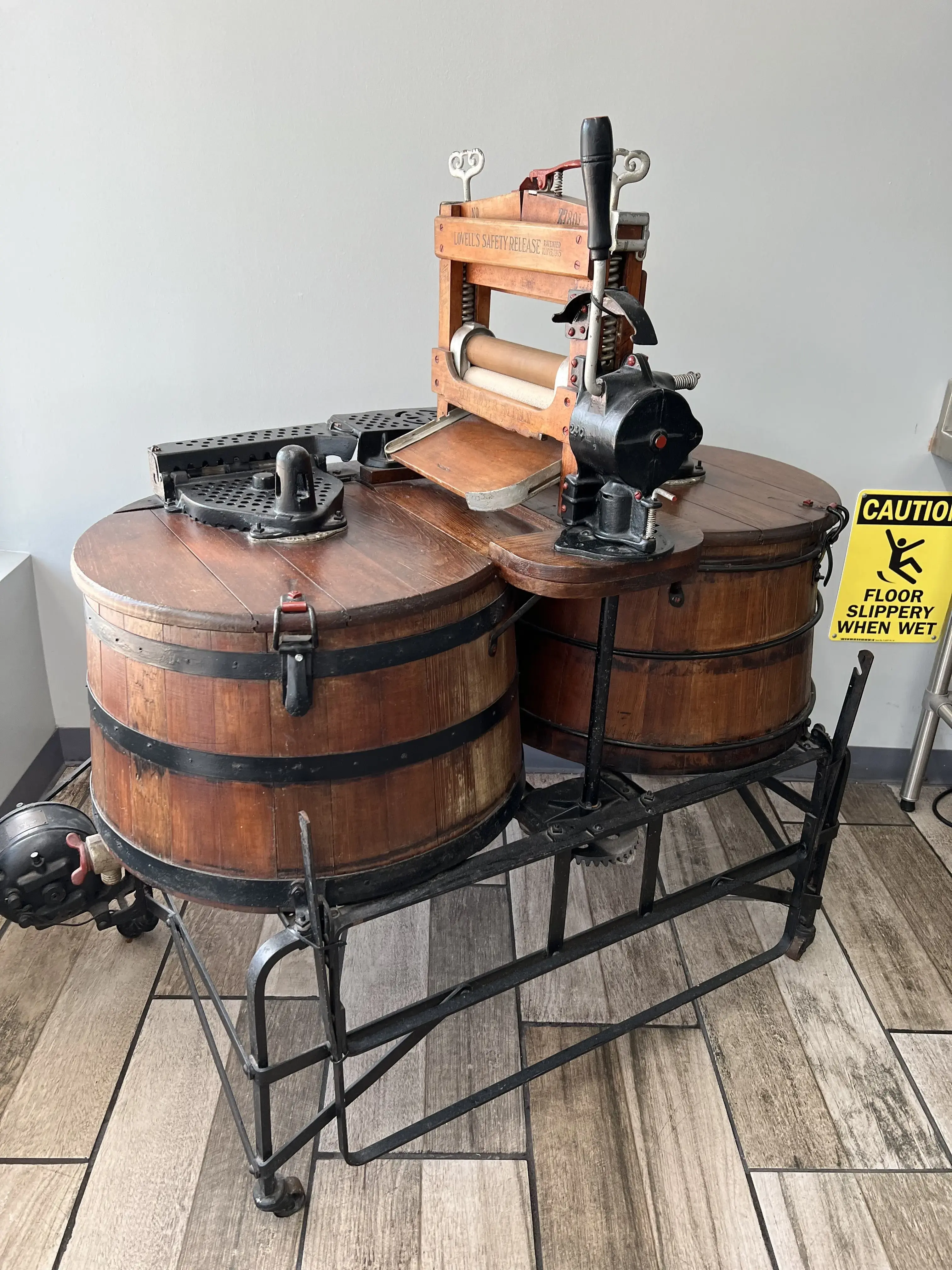 Crystal Clean Laundromat - Image 9