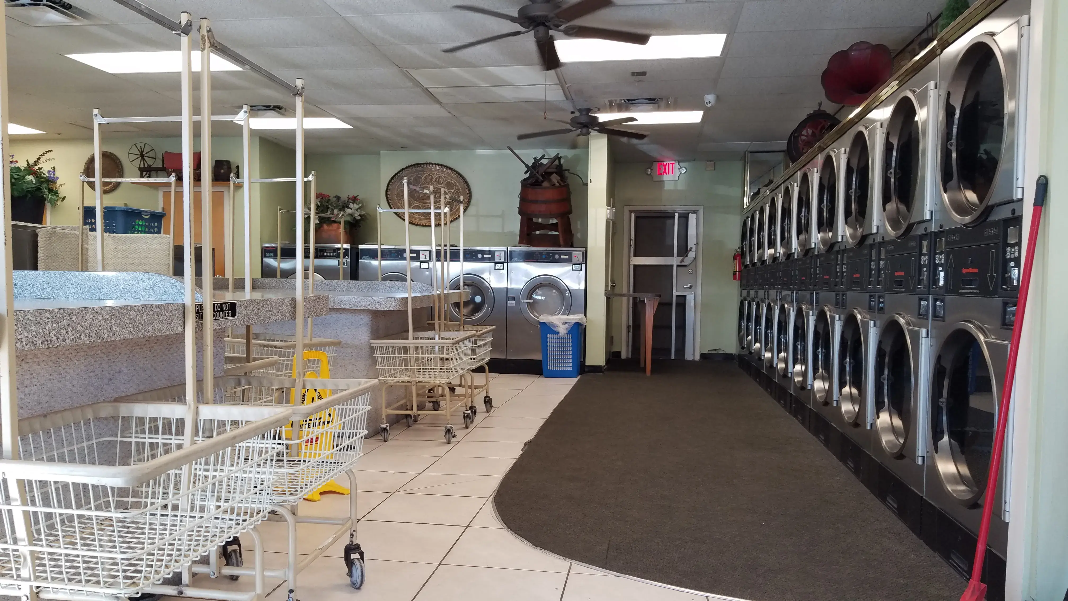 Crystal Clean Laundromat thumbnail 18