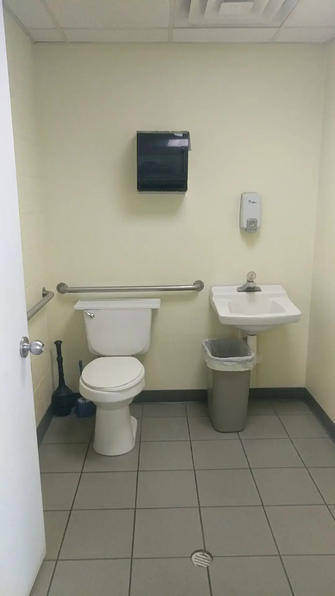 Cumberland Laundromat - Image 11