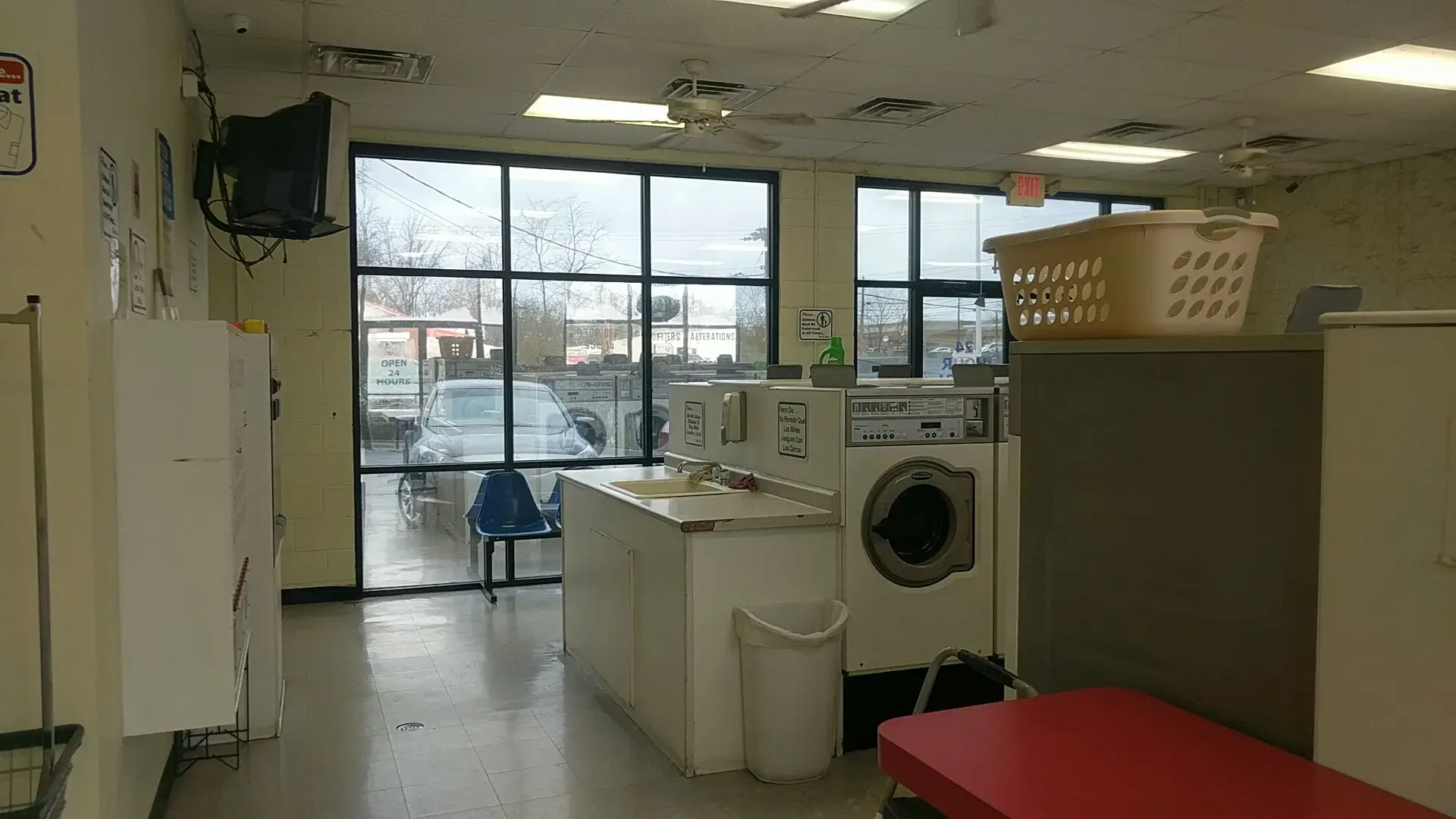 Cumberland Laundromat - Image 7