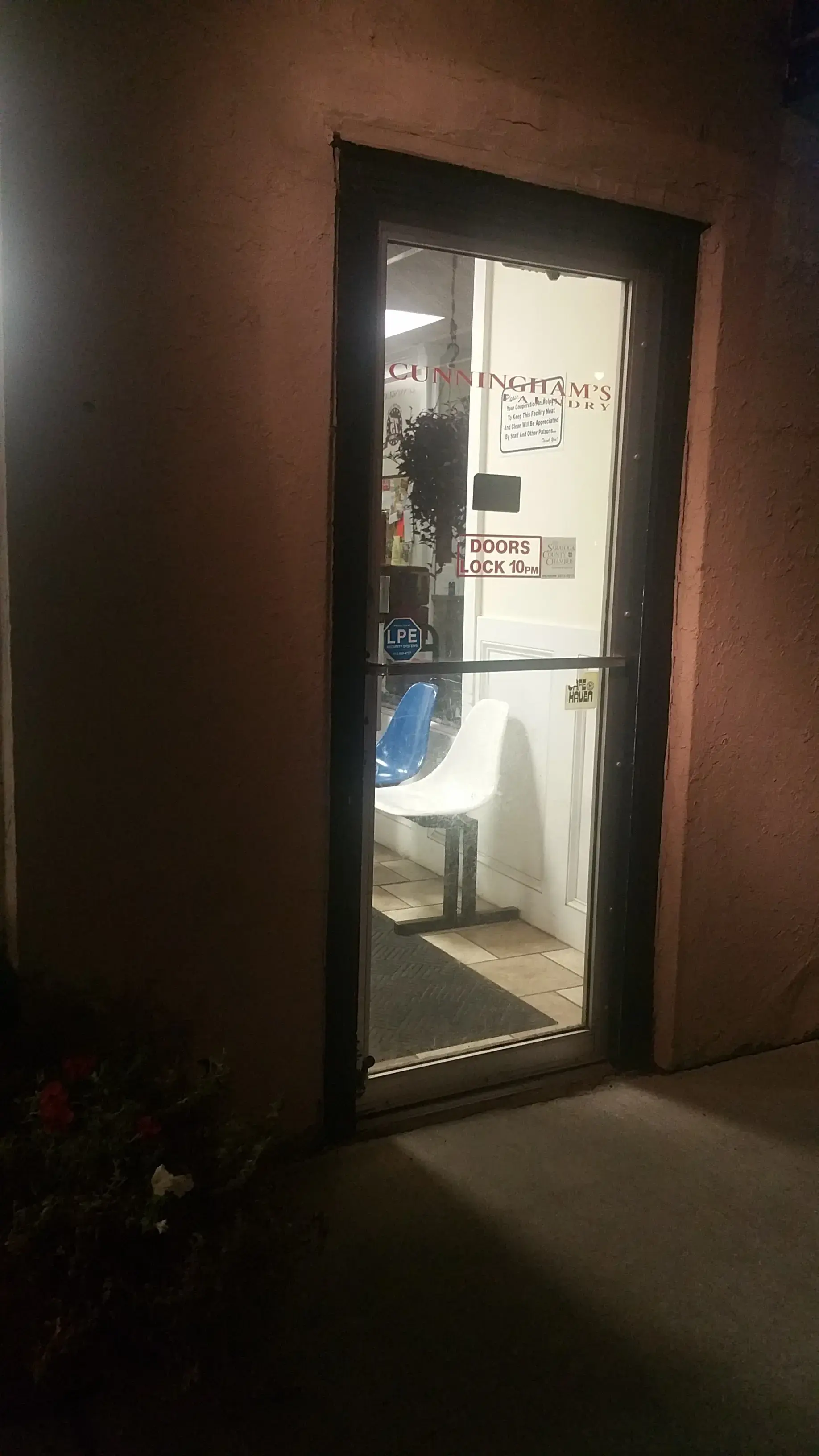 Cunningham's Laundromat - Image 15