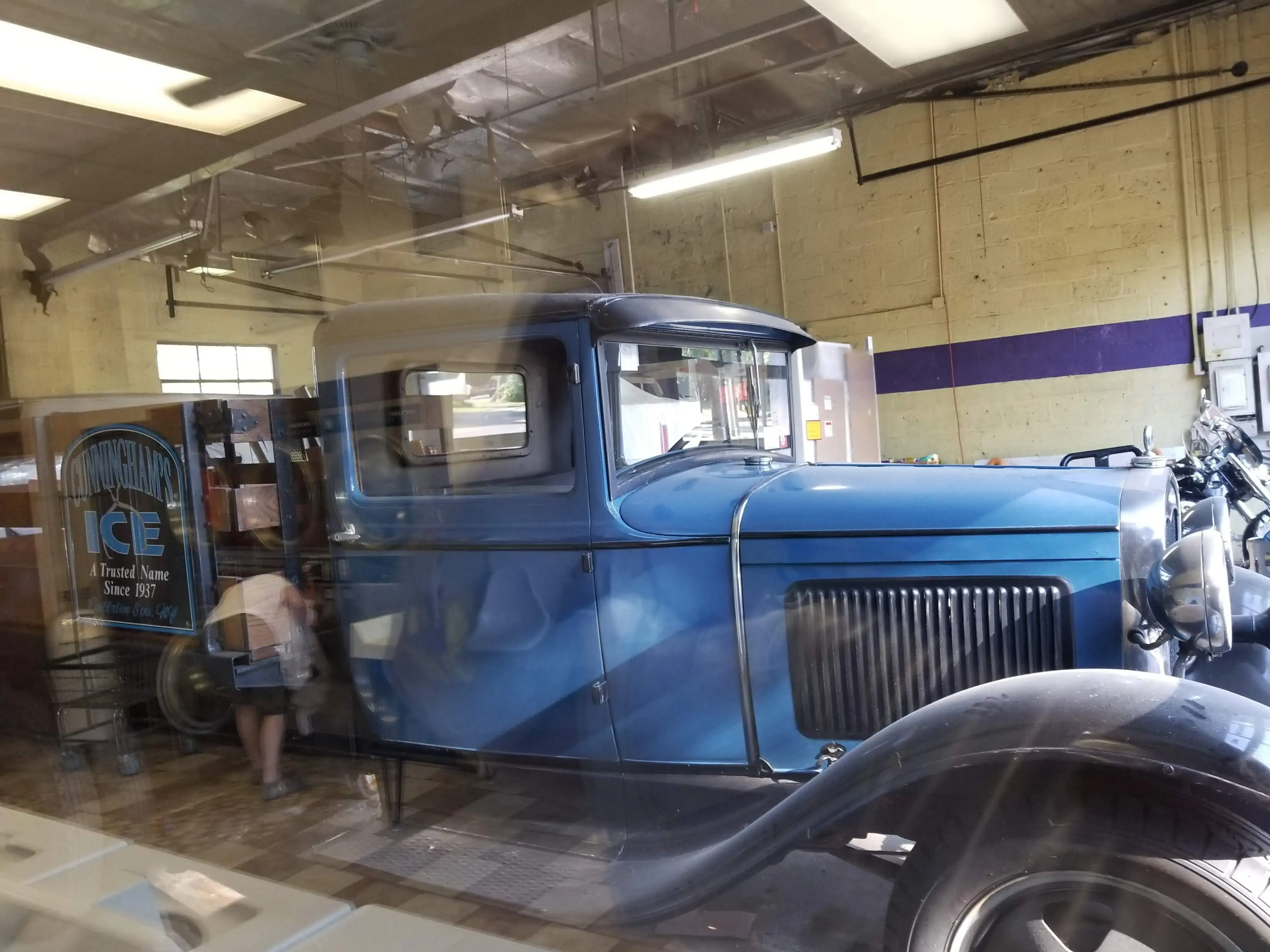 Cunningham's Laundromat - Image 3