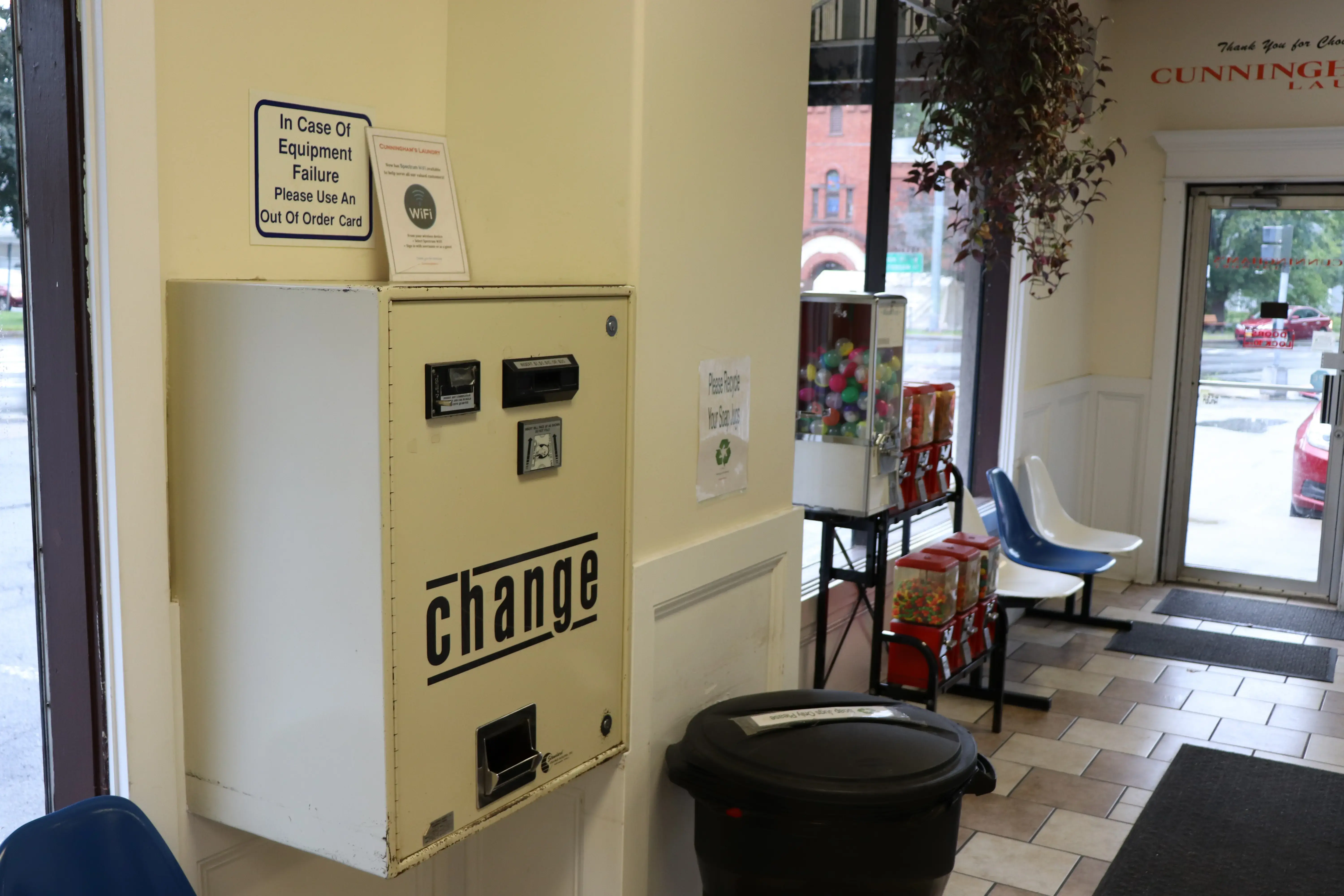 Cunningham's Laundromat thumbnail 6