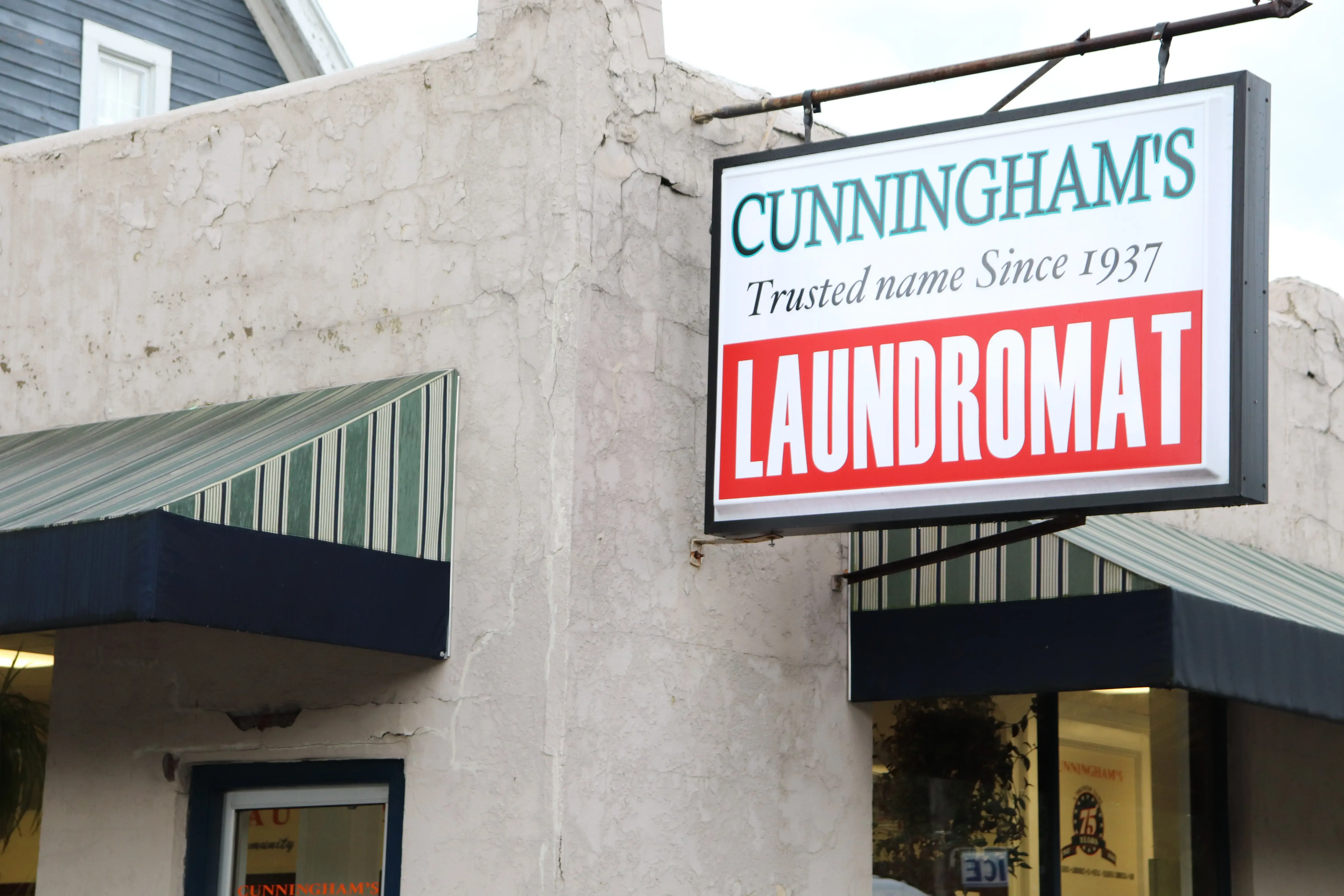 Cunningham's Laundromat - Image 20