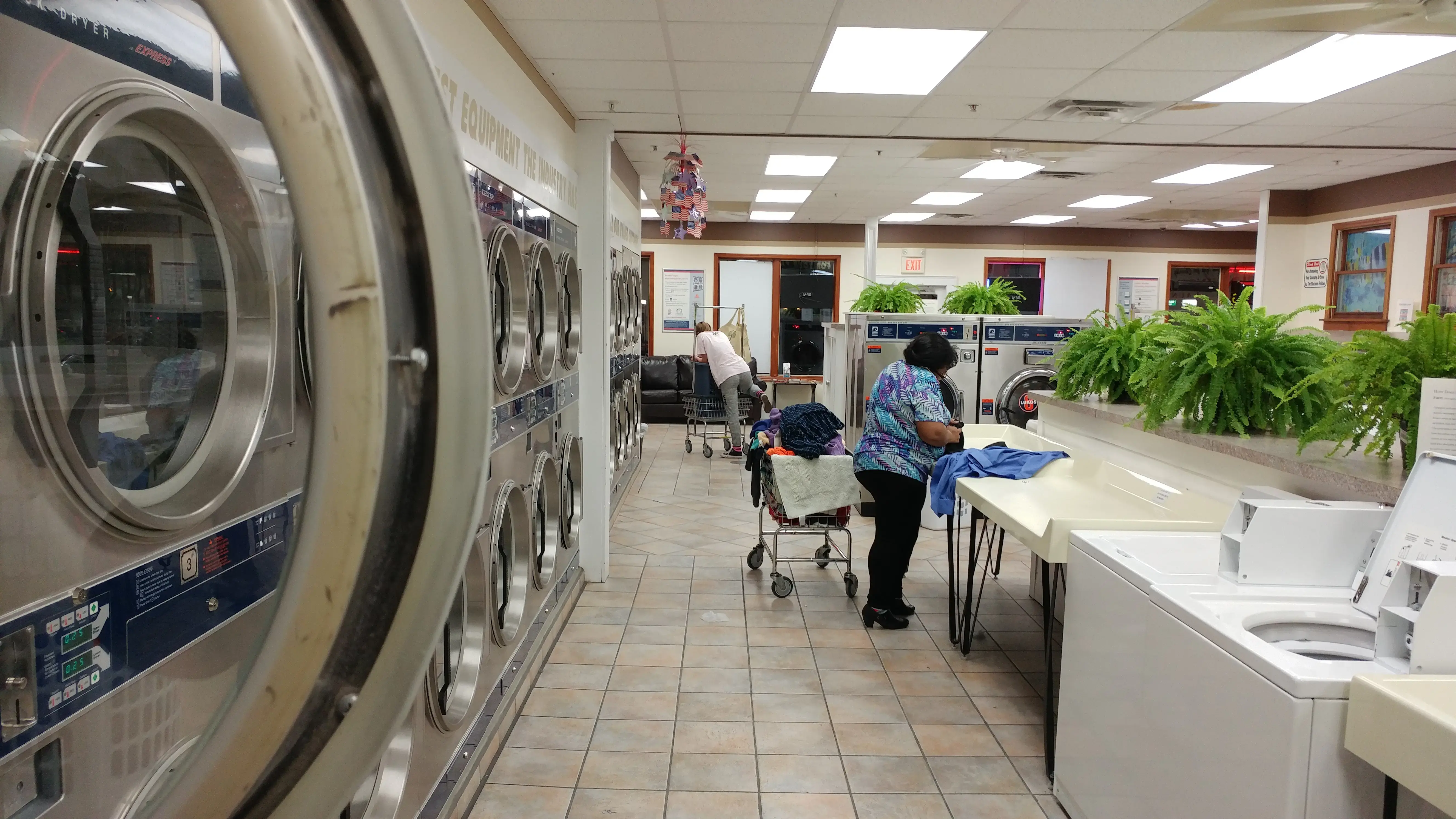 Cunningham's Laundromat - Image 6