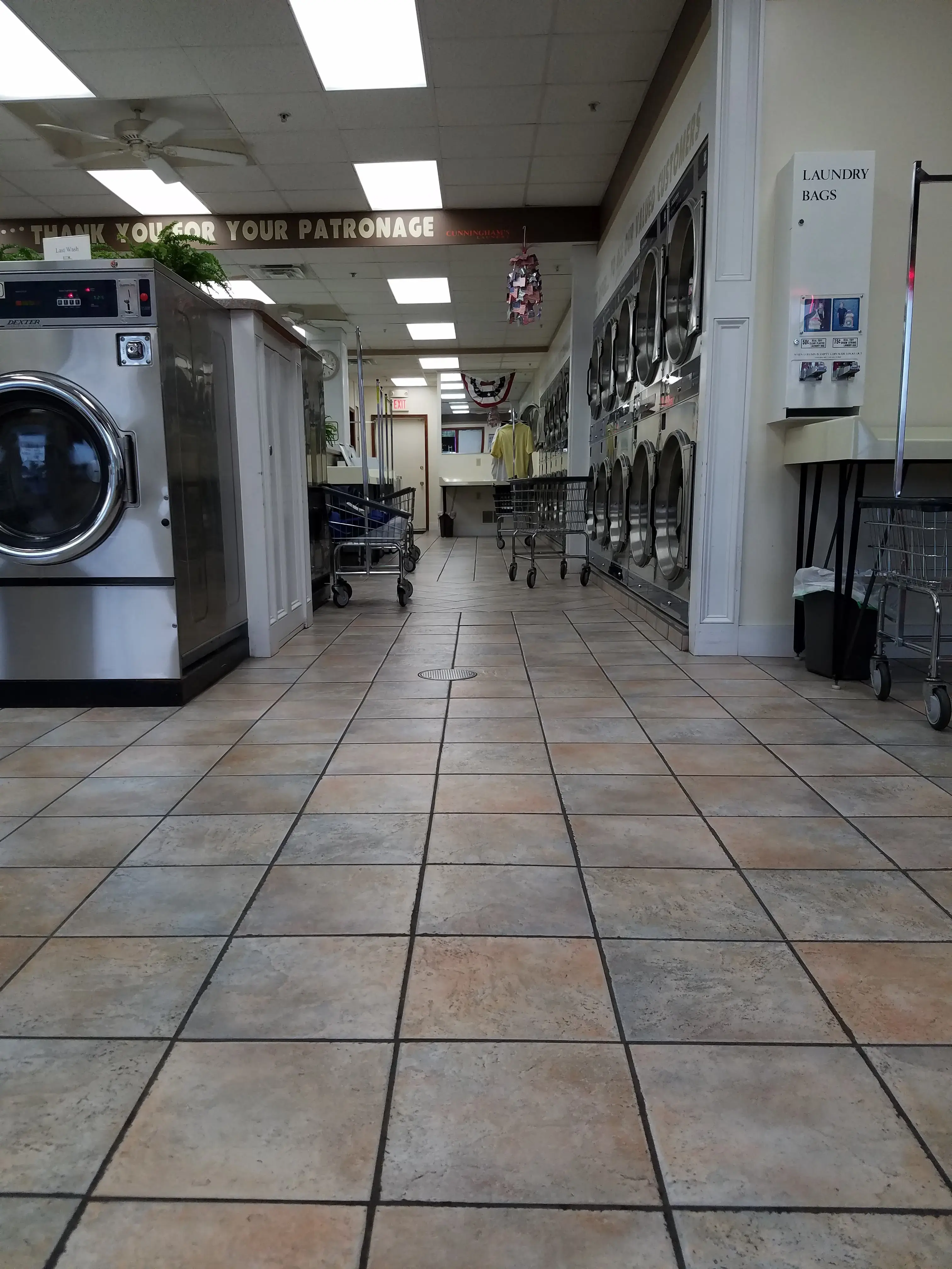 Cunningham's Laundromat - Image 14